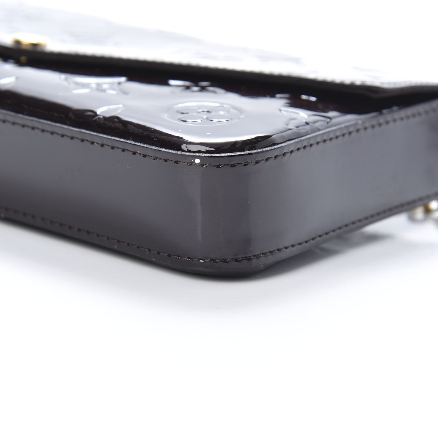 Vernis Pochette Felicie Chain Wallet Amarante
