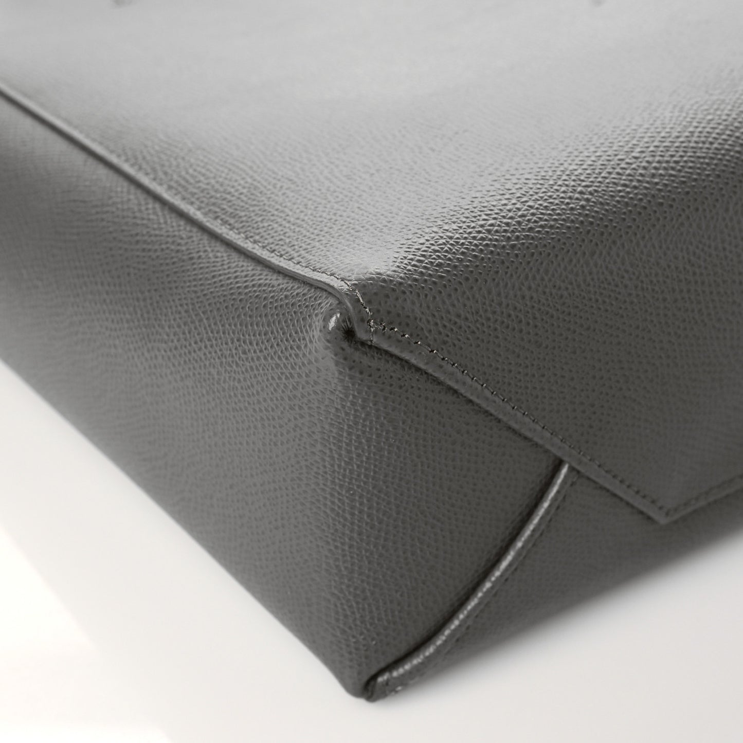 Grained Calfskin Small Vertical Cabas Grey