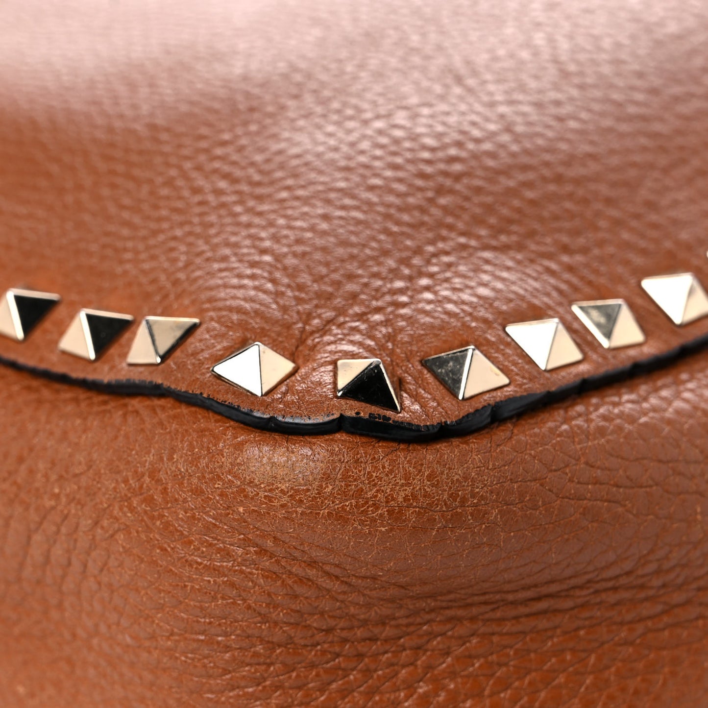 Pebbled Calfskin Large Rockstud Flip-Lock Messenger Bag Light Cuir