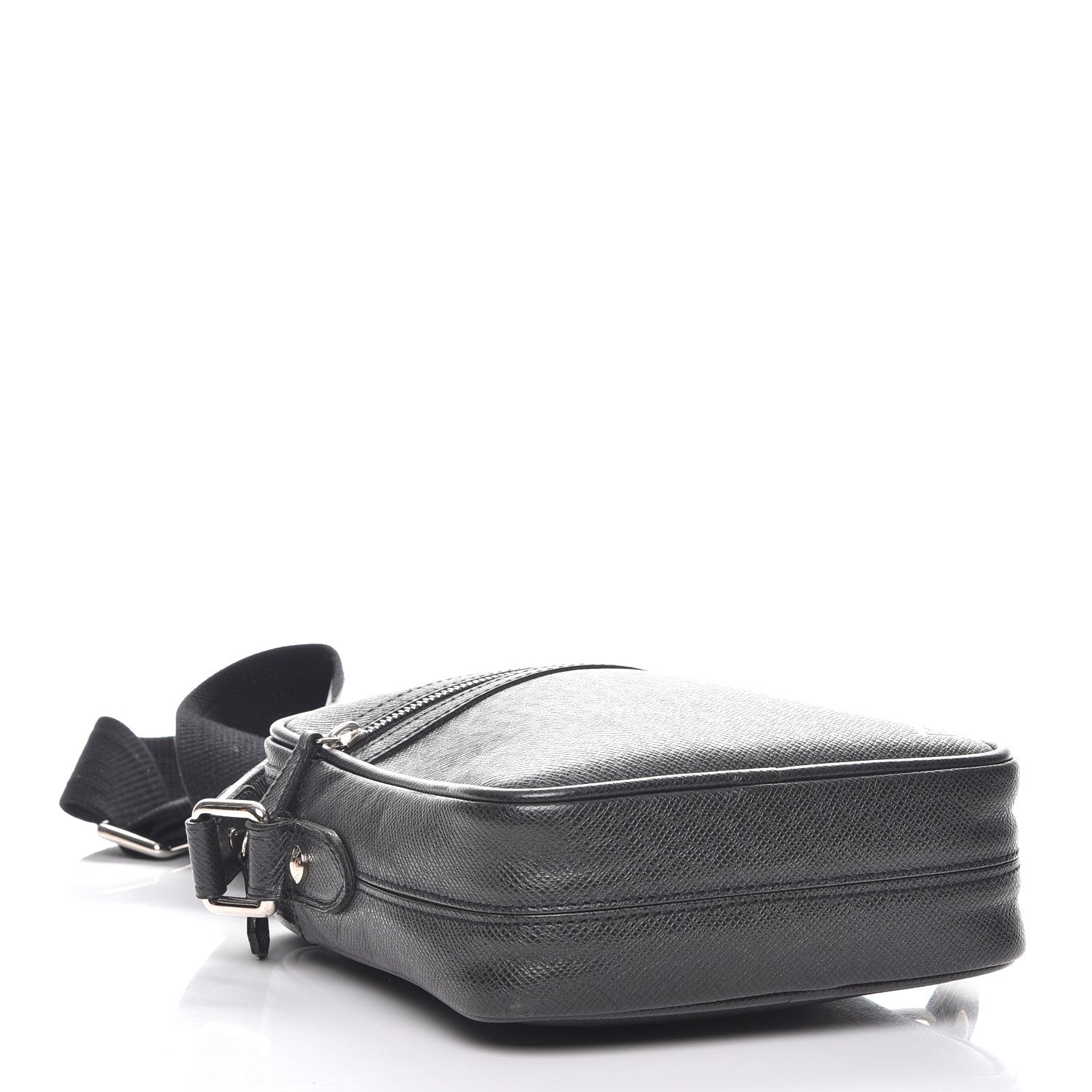 Louis Vuitton Taiga Dimitri Grizzli 4 of 7