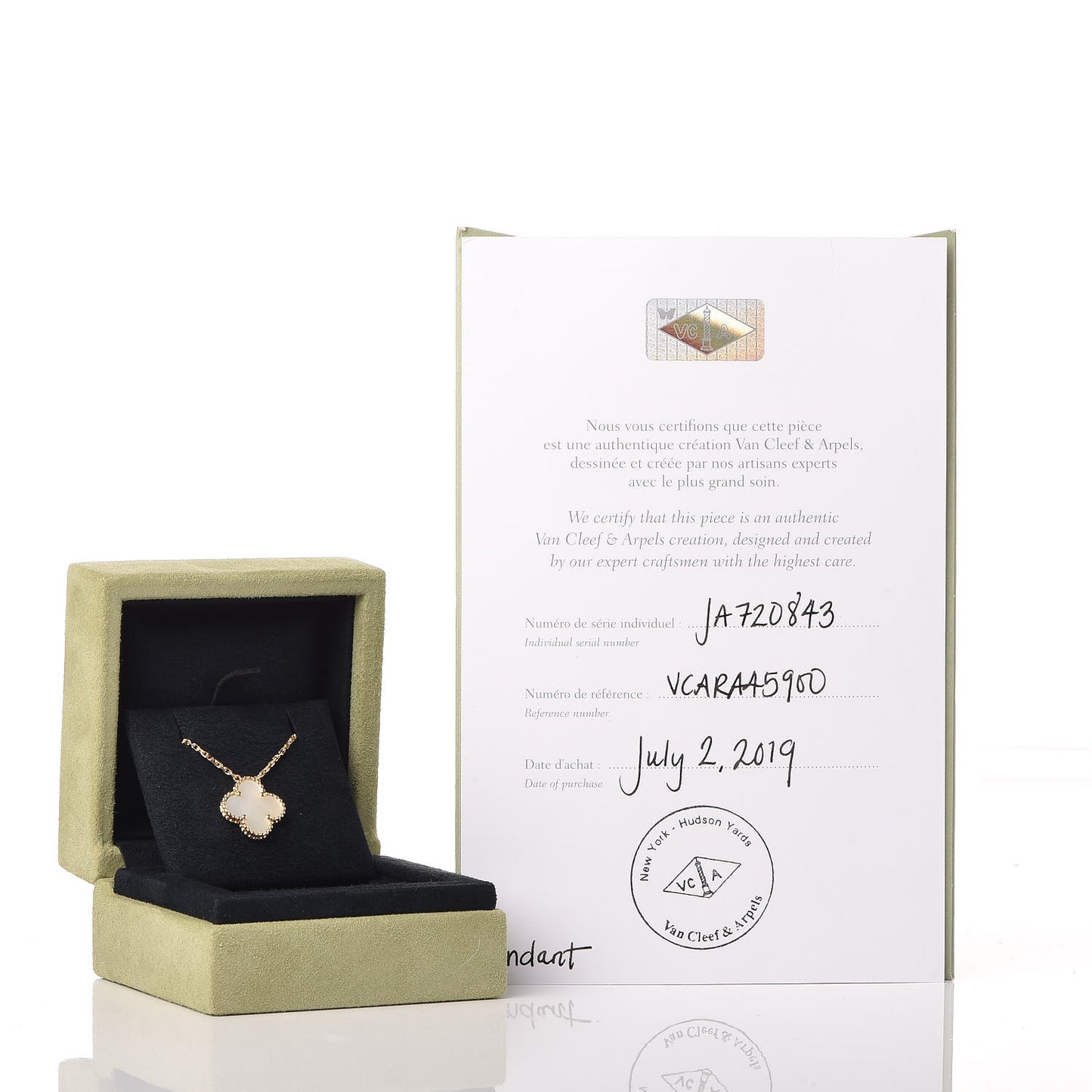 18K Yellow Gold Mother of Pearl Vintage Alhambra Pendant Necklace