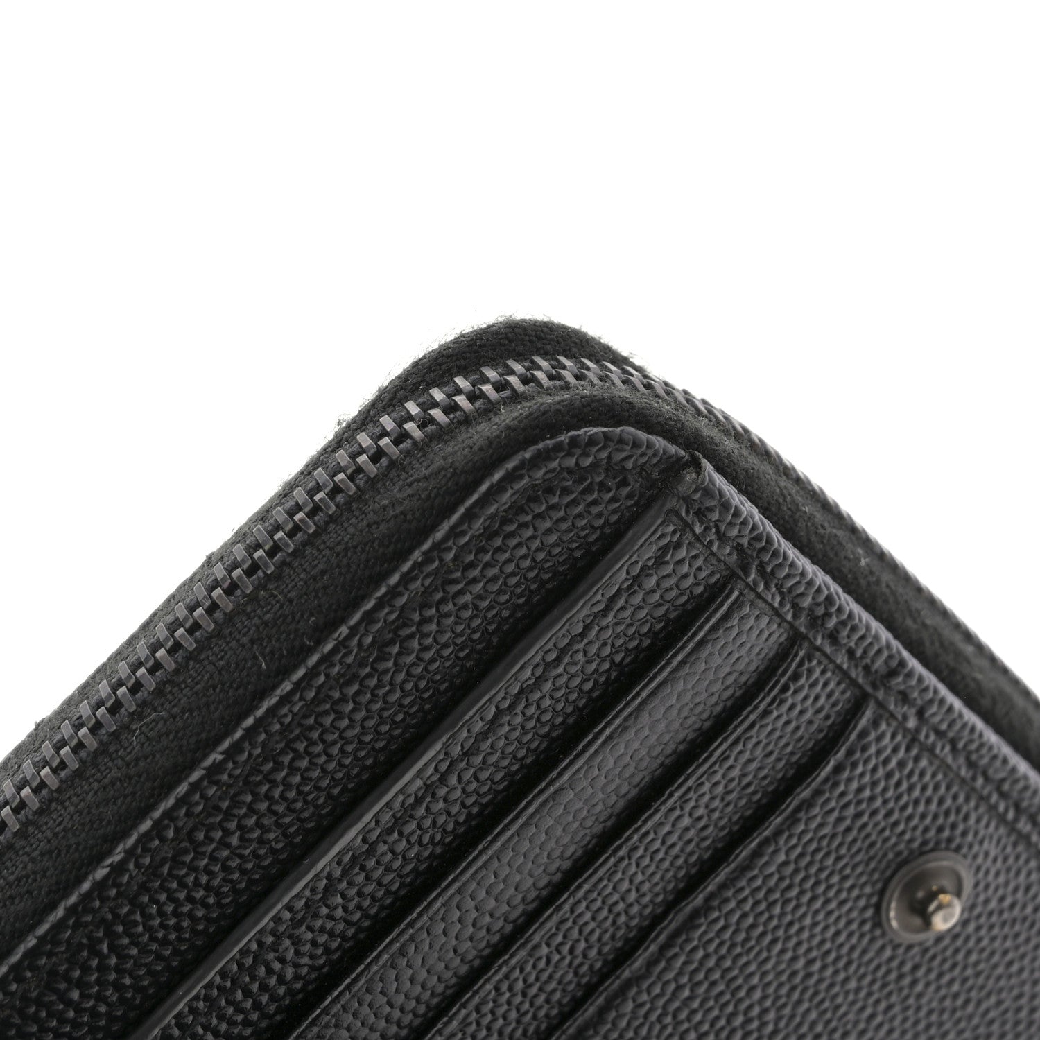 Saint Laurent Grain De Poudre Matelasse Chevron Monogram Monochrome Compact Zip Around Wallet Black 8 of 9
