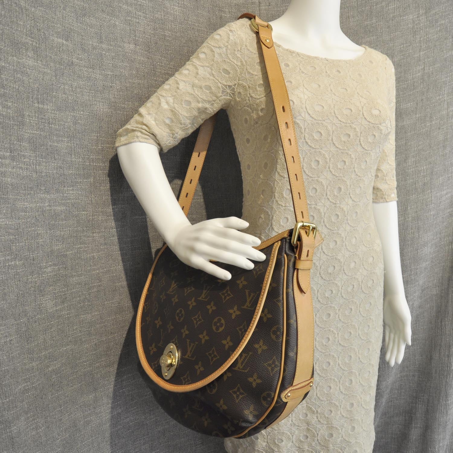 Louis Vuitton Monogram Tulum GM 2 of 9