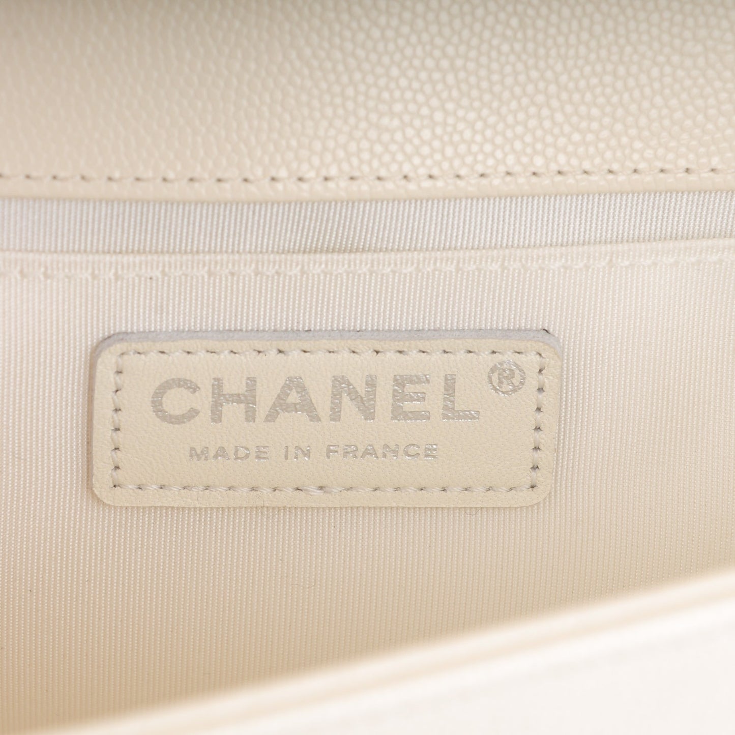 Caviar Quilted Medium Boy Flap Ivory