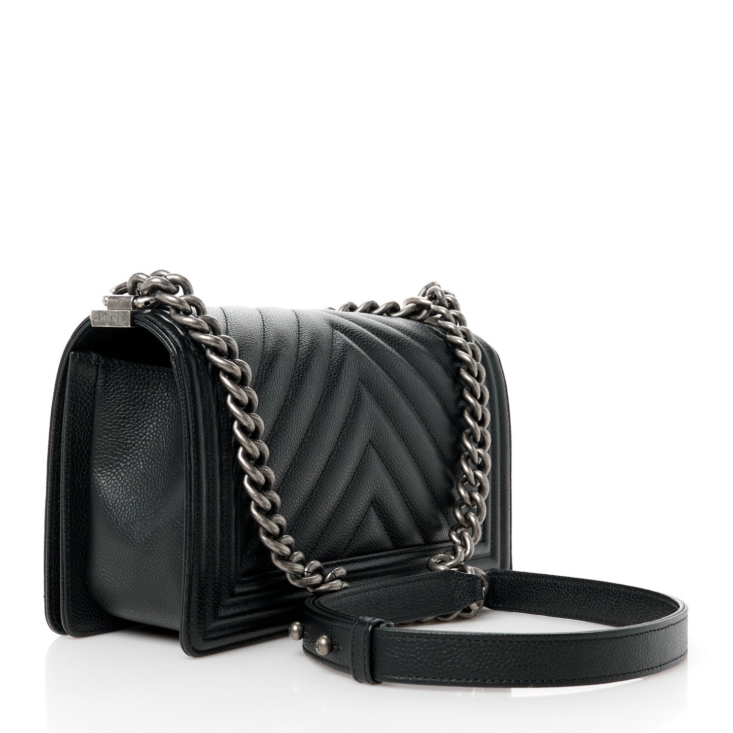 Caviar Chevron Quilted Medium Boy Flap Black