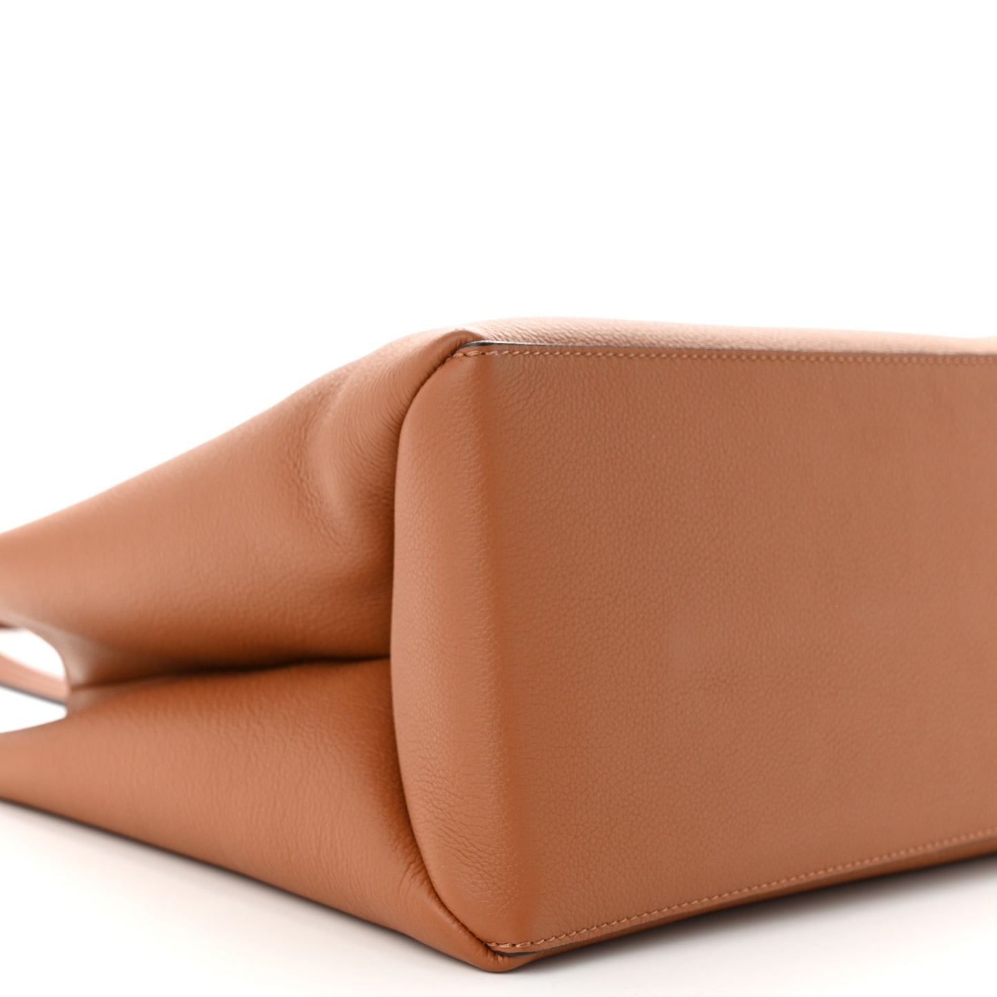 Grained Calfskin Lockme Shopper Chataigne