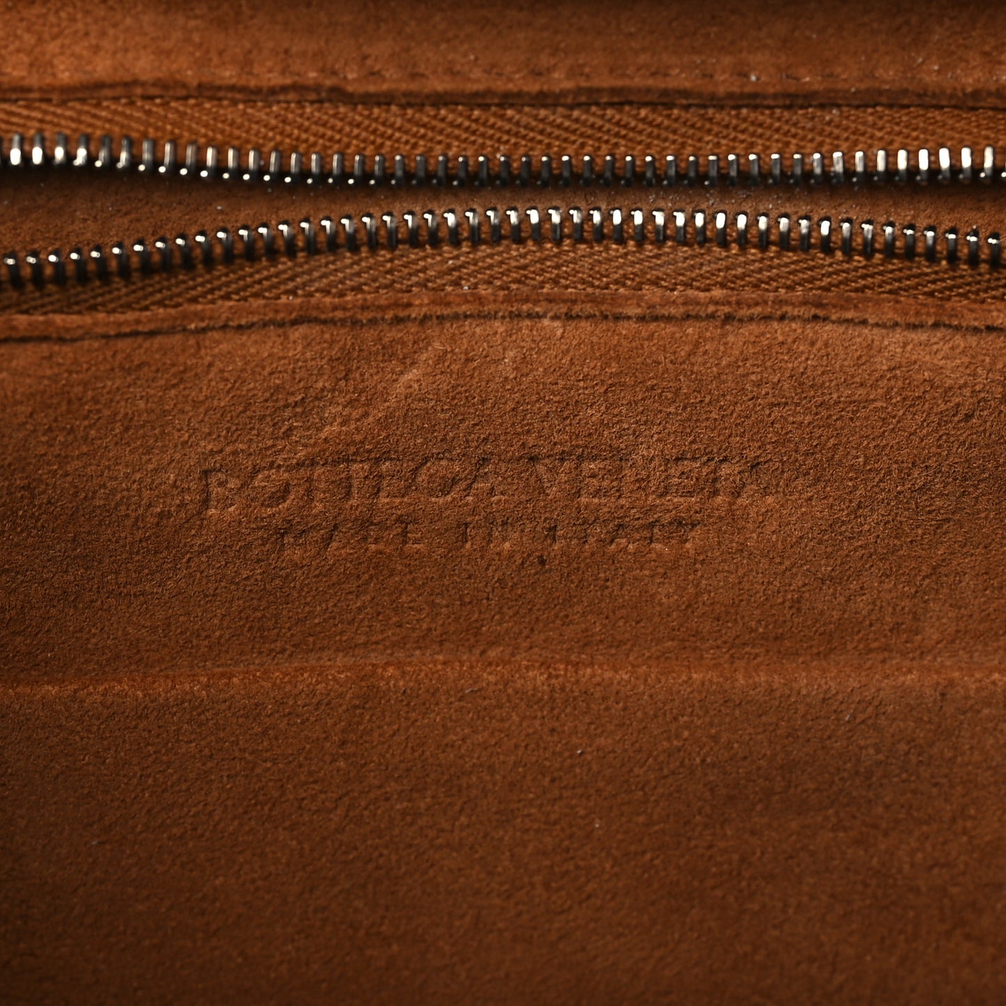 Grained Calfskin Maxi Intrecciato Medium Arco Black
