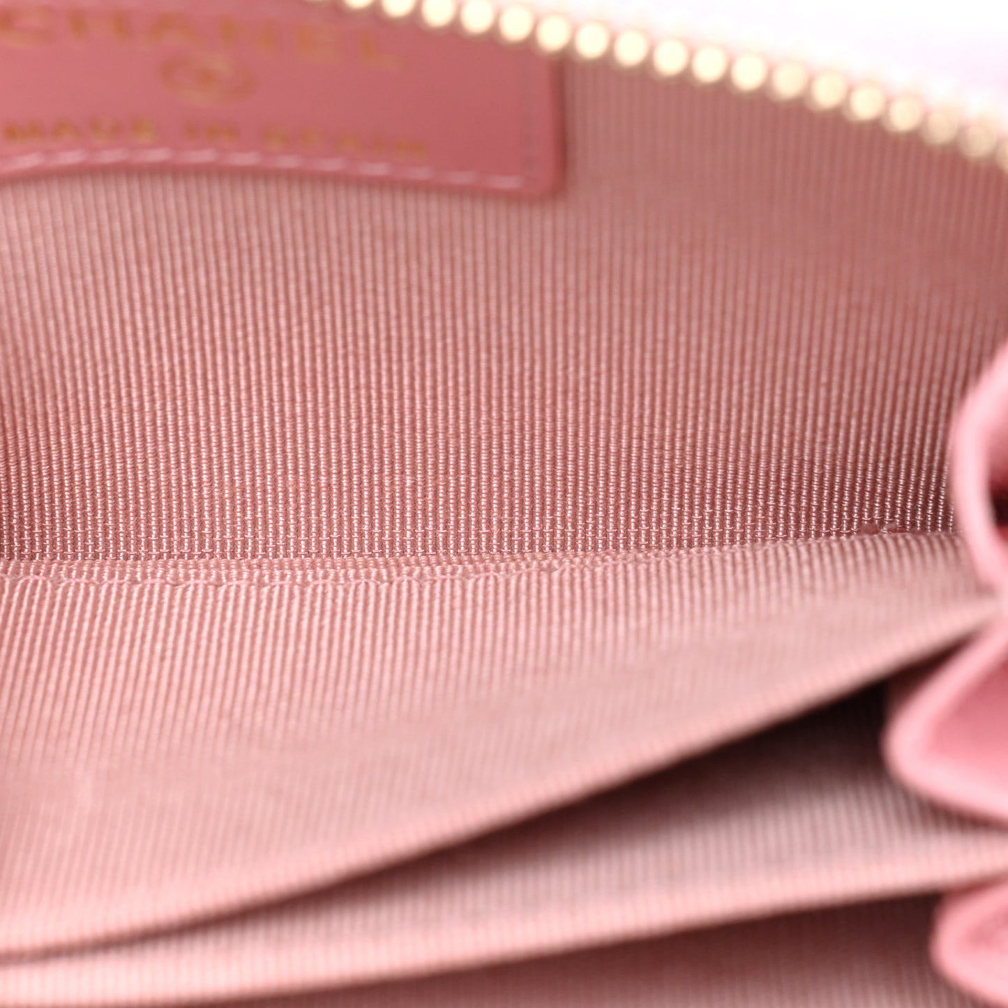 Iridescent Caviar Quilted Zip Coin Purse Pink