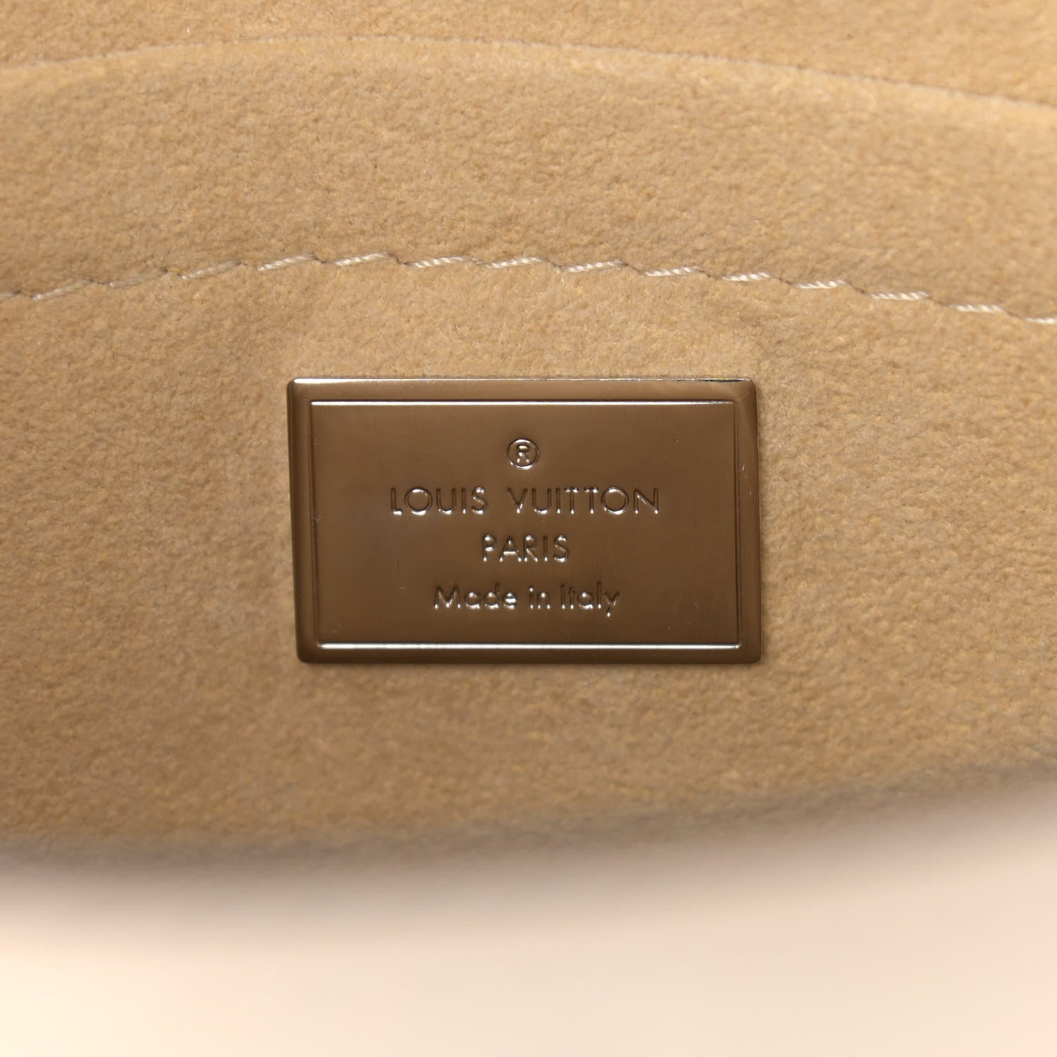 Louis Vuitton Vernis Epi Monogram Spring Street Creme 6 of 15