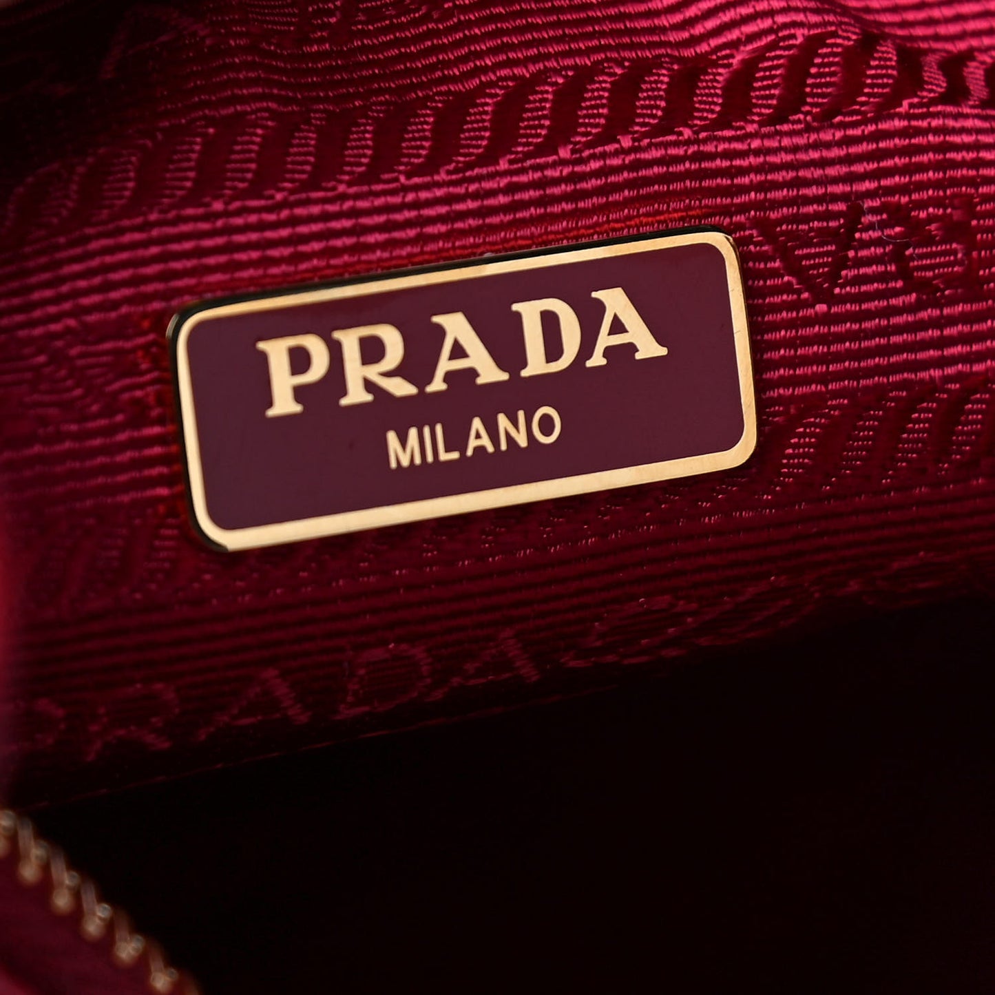 Saffiano Lux Re-Edition 2005 Shoulder Bag Fuoco