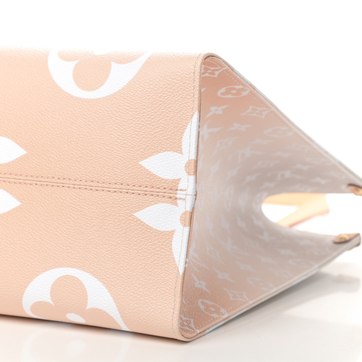 Louis Vuitton Monogram Giant By The Pool Onthego GM Brume 7 of 13