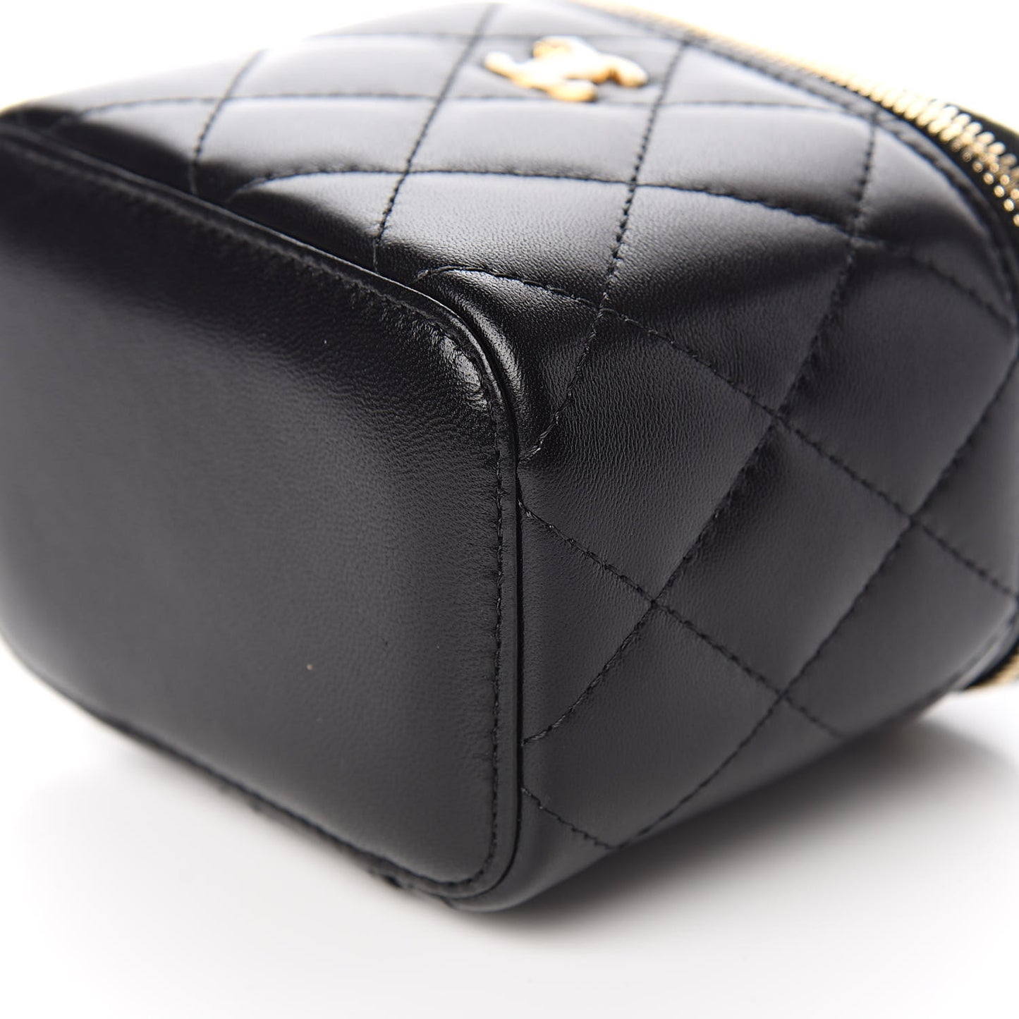 Lambskin Quilted Pearl Crush Box With Chain Black
