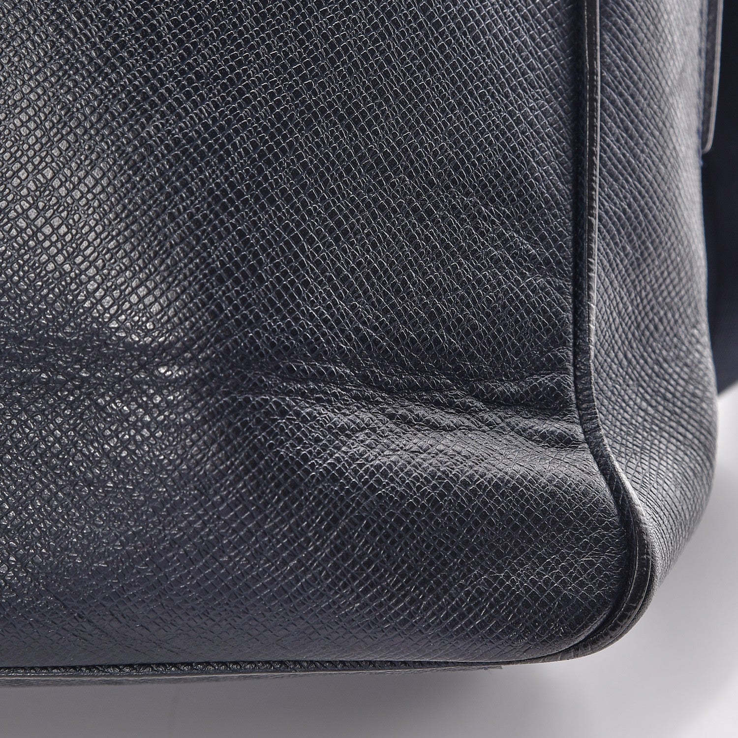 Louis Vuitton Taiga Milo Messenger Boreal 13 of 15