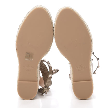 Valentino Garavani Metallic Grained Calfskin Rockstud Crisscross Ankle Strap Espadrille Wedge Sandals 41 Skin Natural 5 of 7