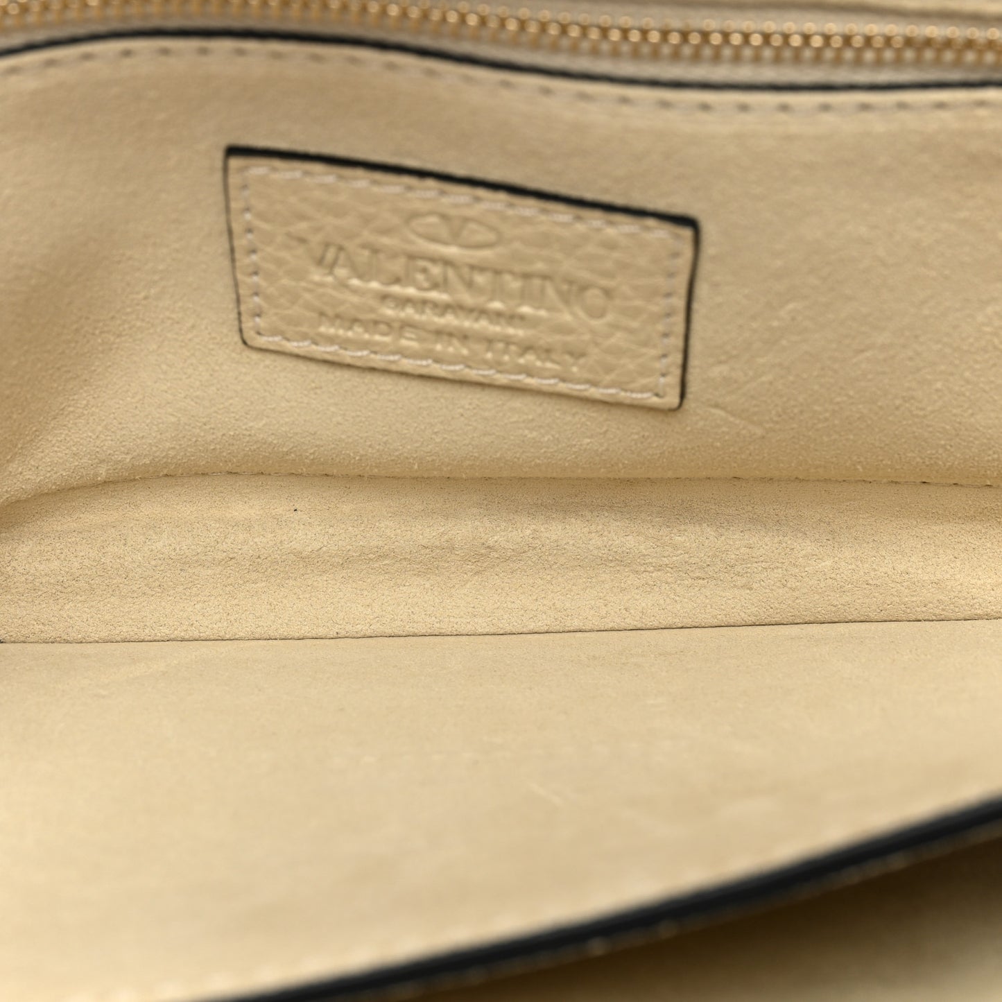 Pebbled Calfskin Rockstud Flap Chain Bag Ivory
