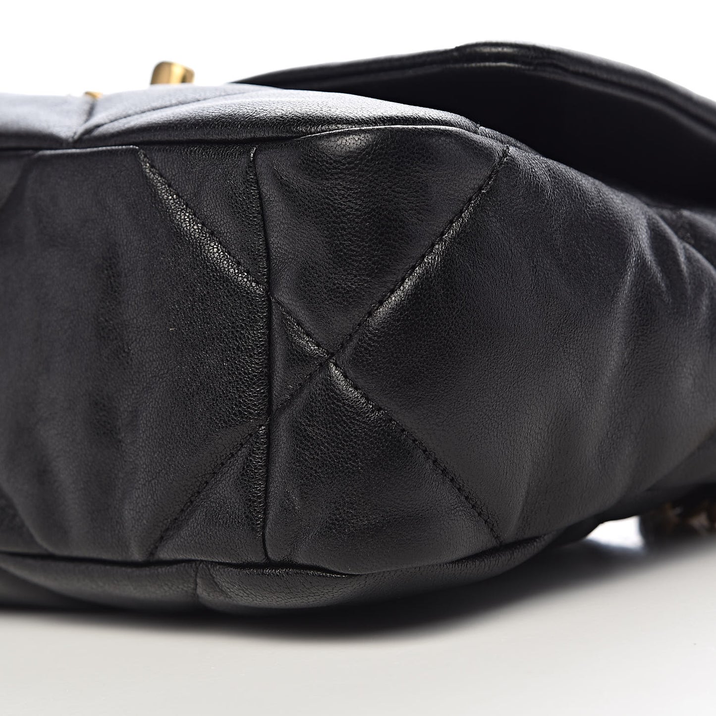 Lambskin Quilted Medium 19 Flap Black