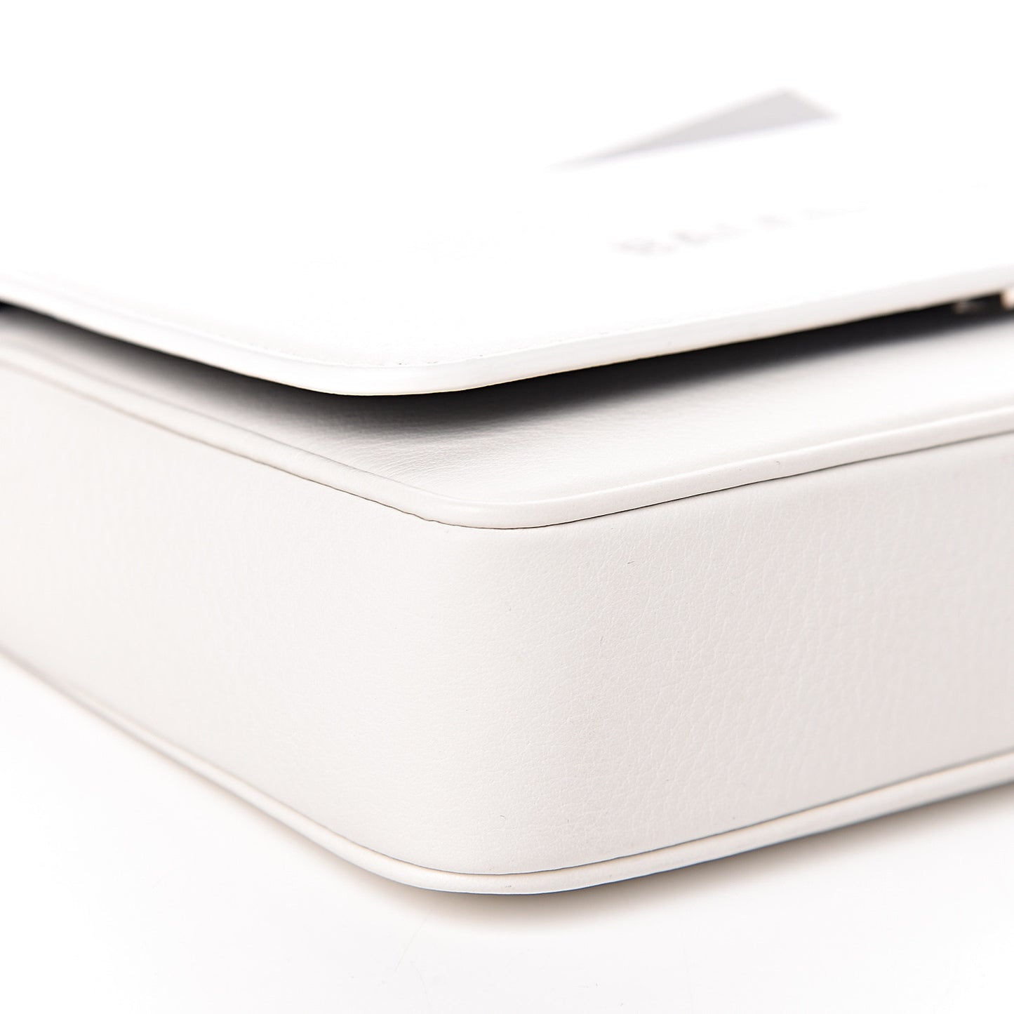 Pebbled Calfskin Logo Everyday Flap Chain Wallet White