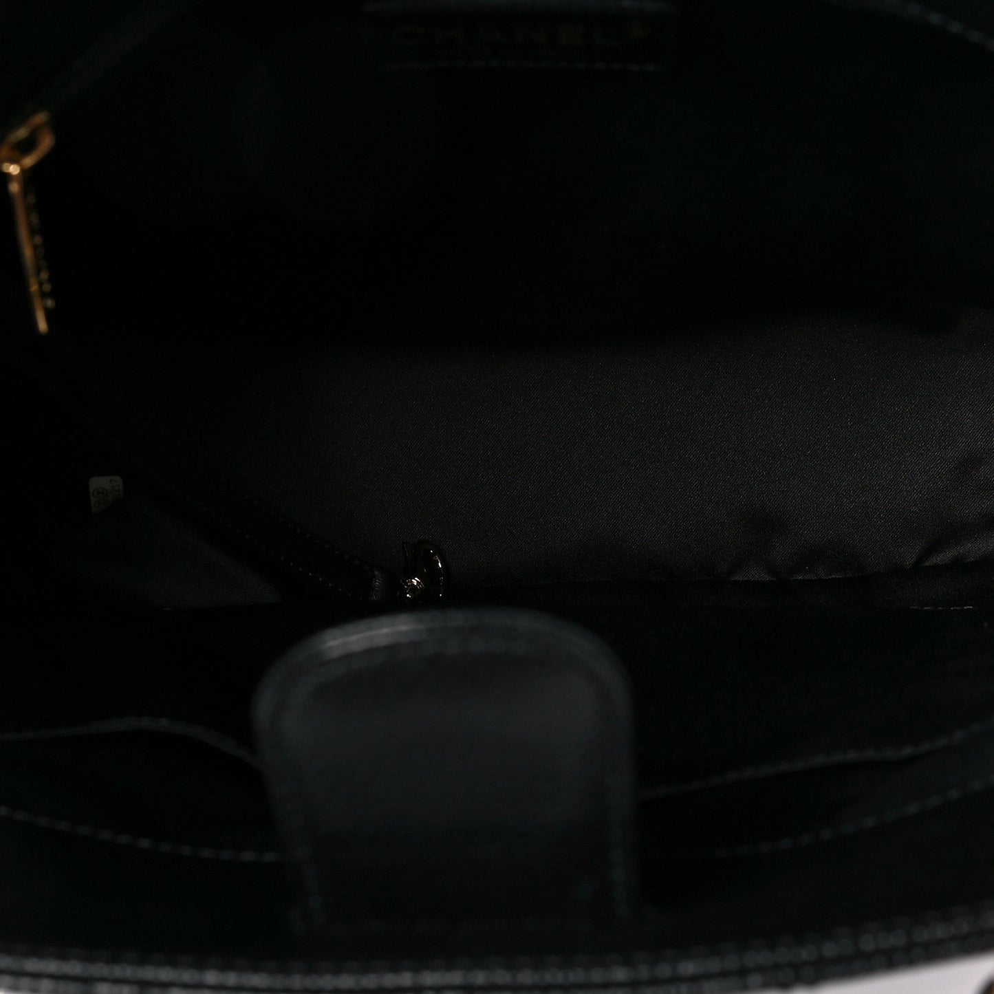 Caviar Quilted Petit Shopping Tote PST Black