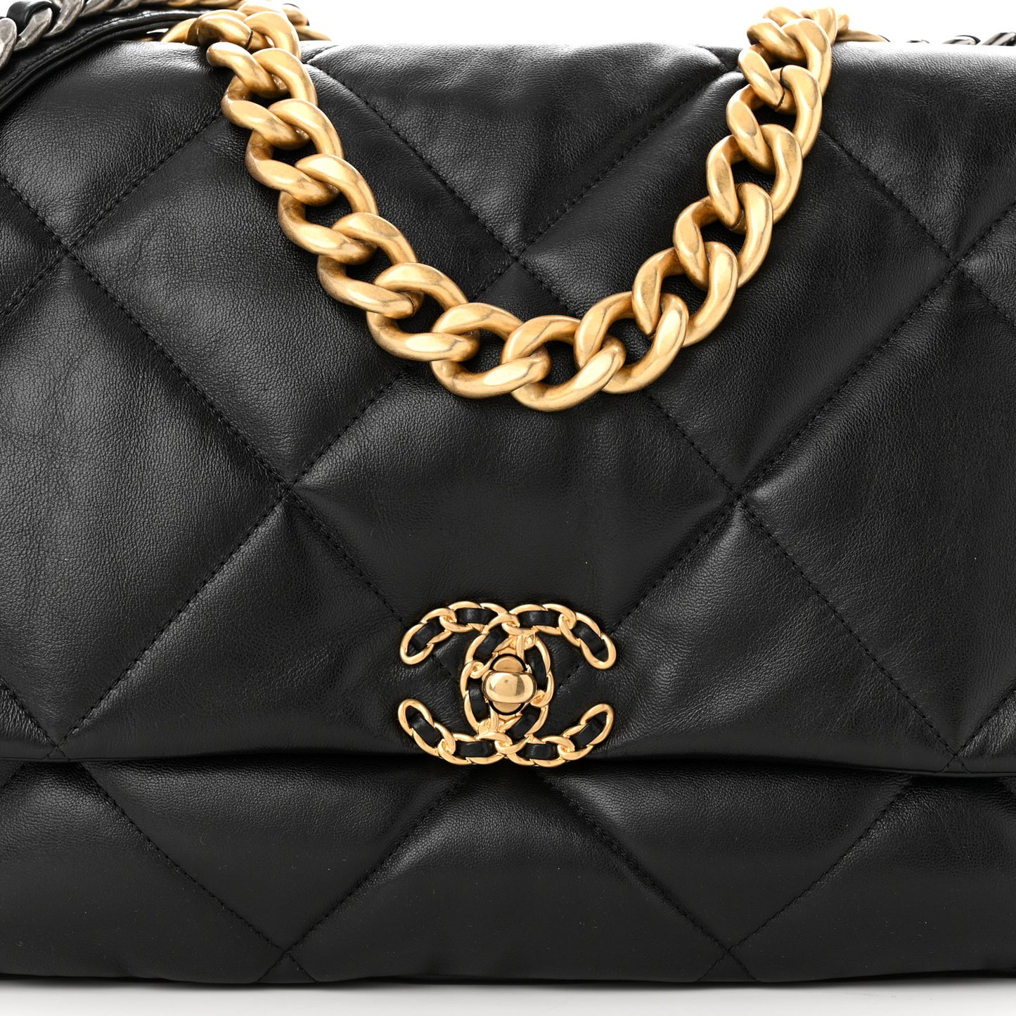 Lambskin Quilted Maxi Chanel 19 Flap Black