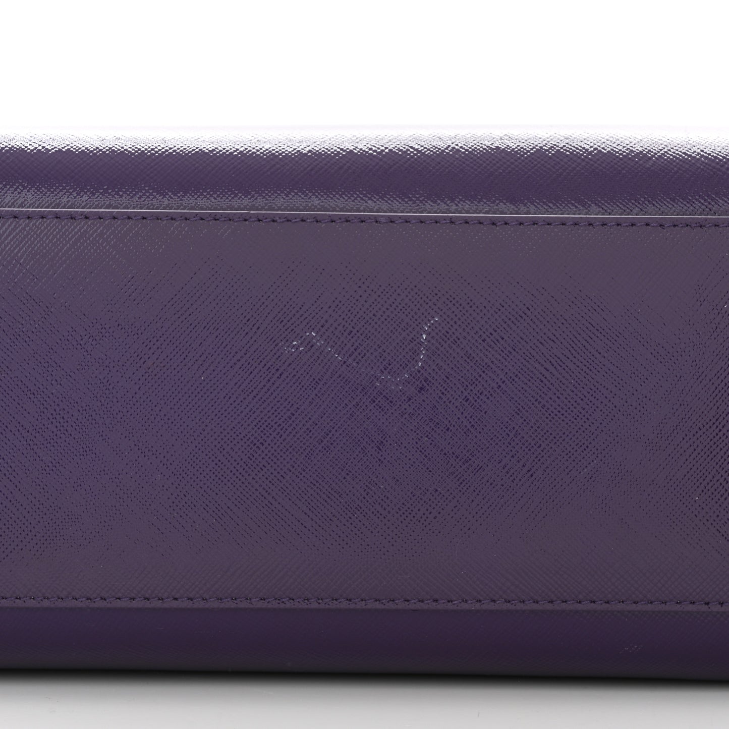 Saffiano Vernice Pyramid Bag Viola Talco