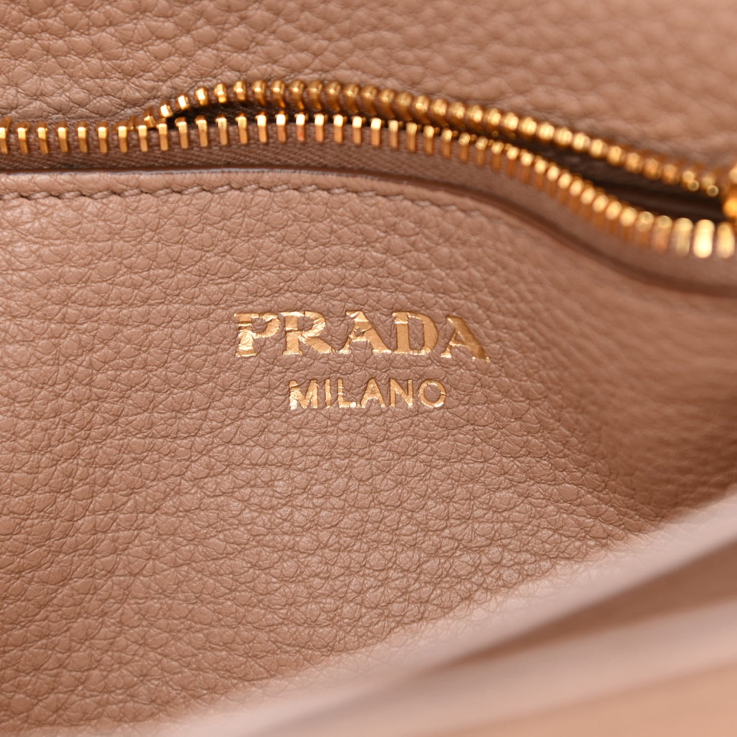 Vitello Daino Flap Crossbody Cammeo