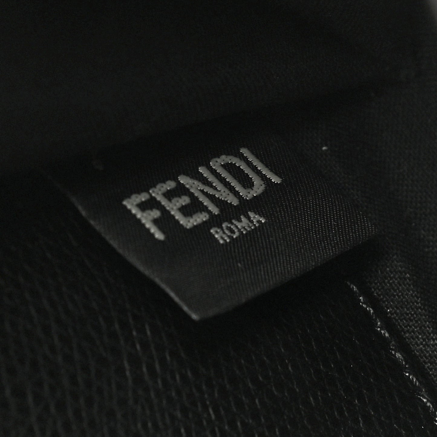 Vitello Cruise F is Fendi Wallet on Chain Black