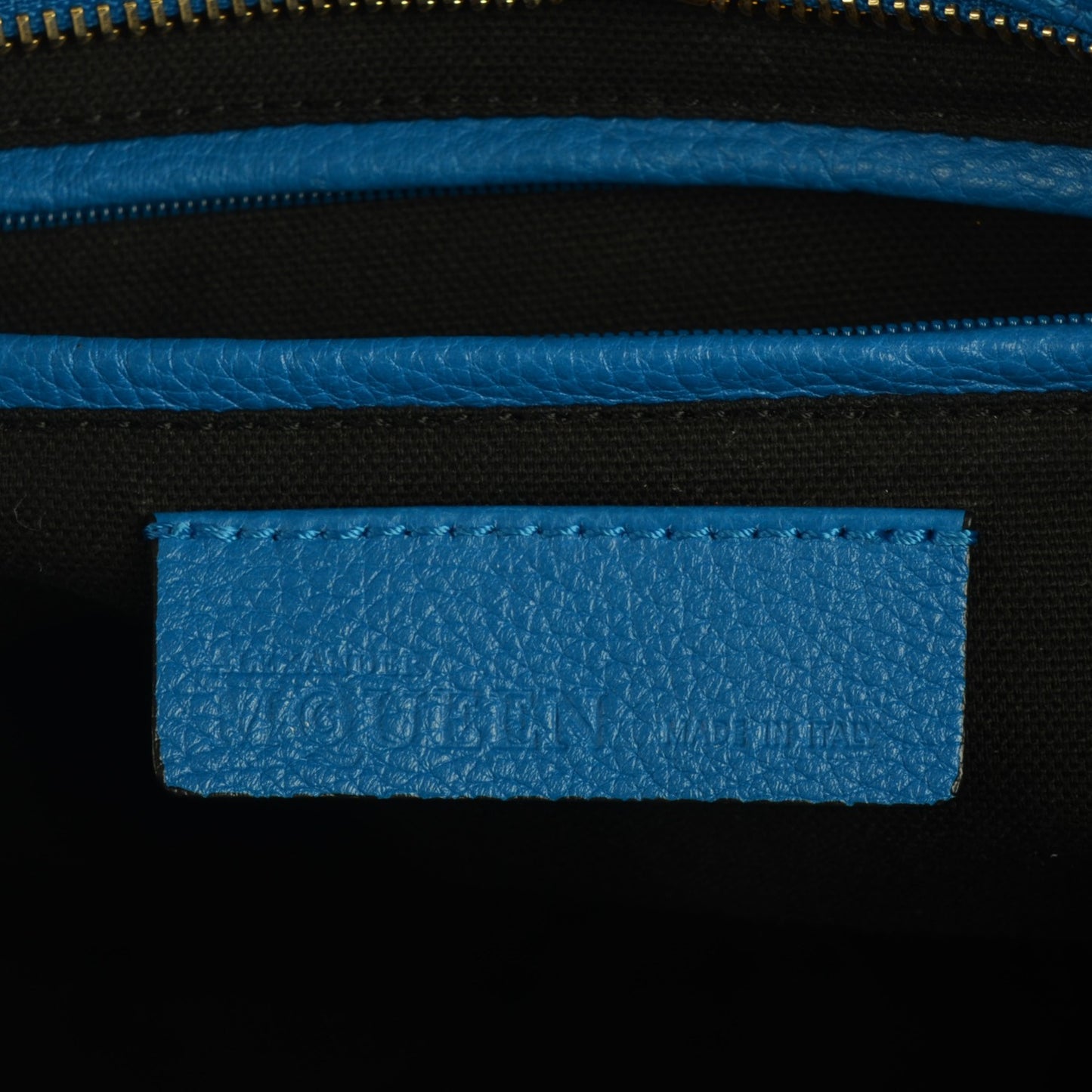 Pebbled Calfskin Small Skull Padlock Zip Around Tote Blue