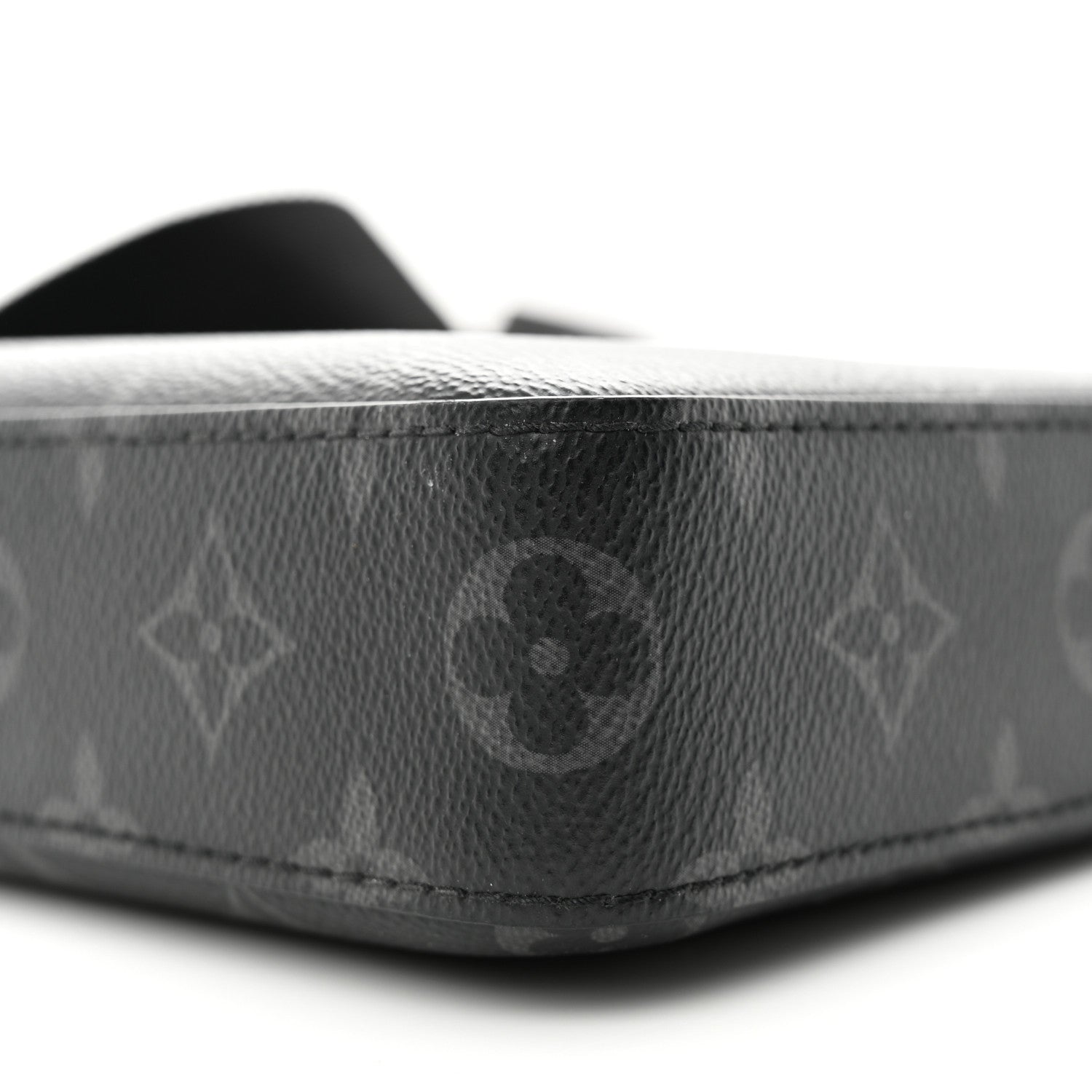 Louis Vuitton Reverse Monogram Eclipse Trio Messenger 11 of 11