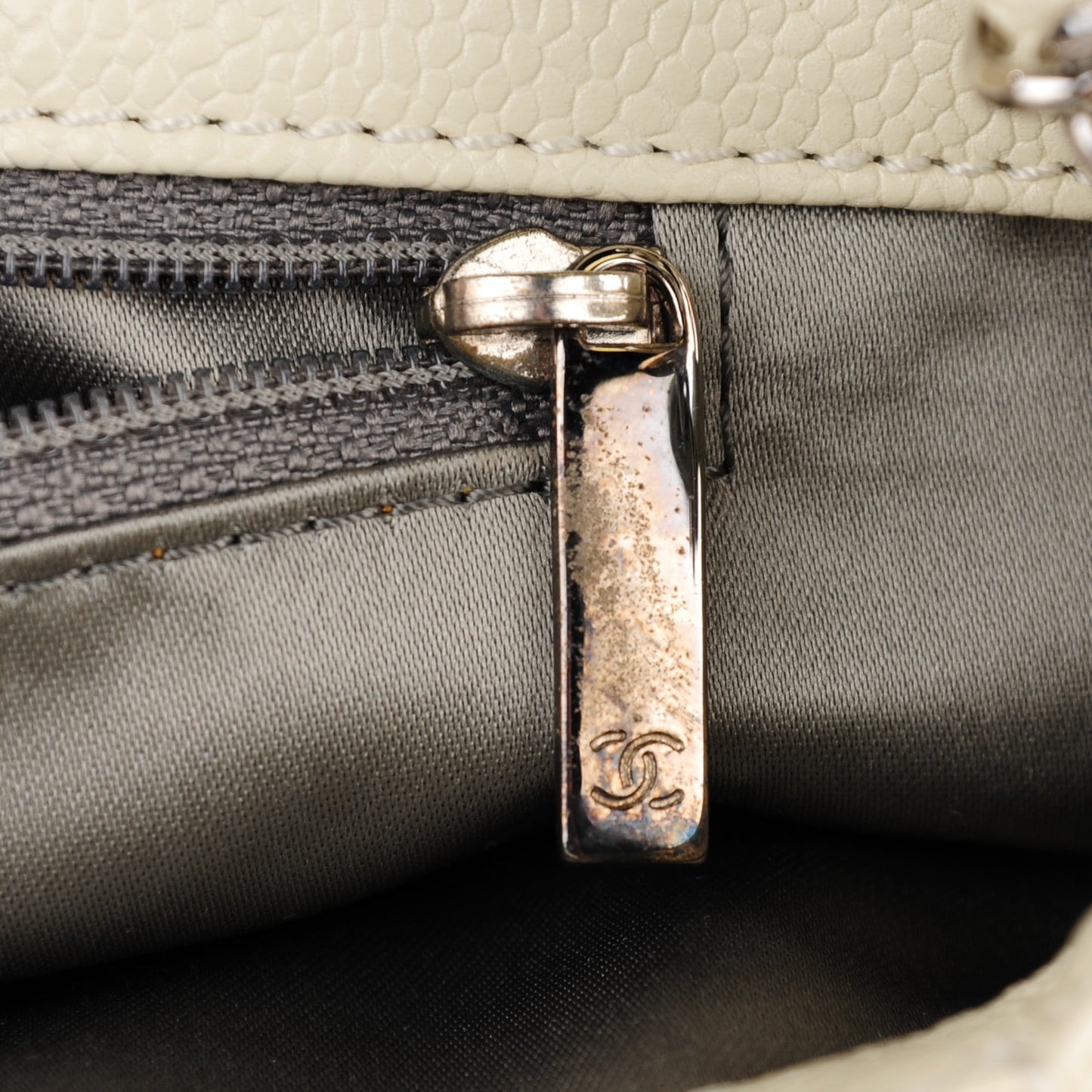 Caviar Pocket In The City Flap Ivory