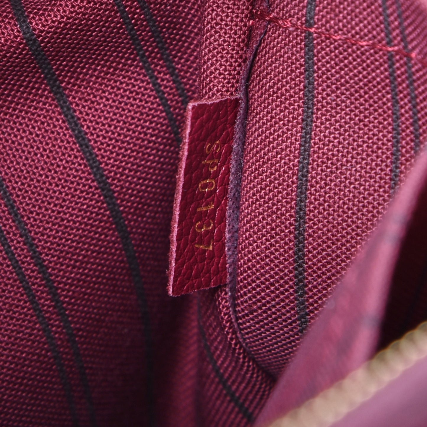 Empreinte Montaigne MM Raisin