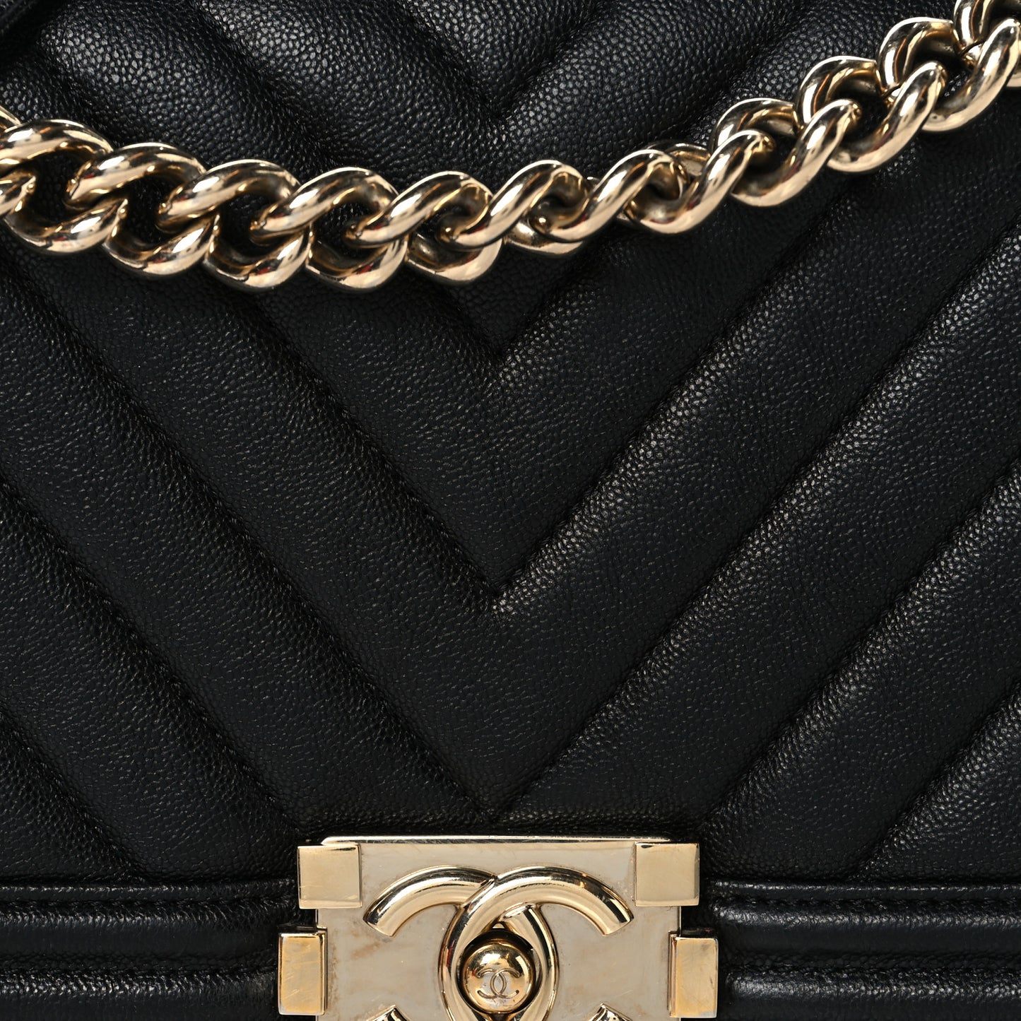 Caviar Chevron Quilted Medium Boy Flap Black