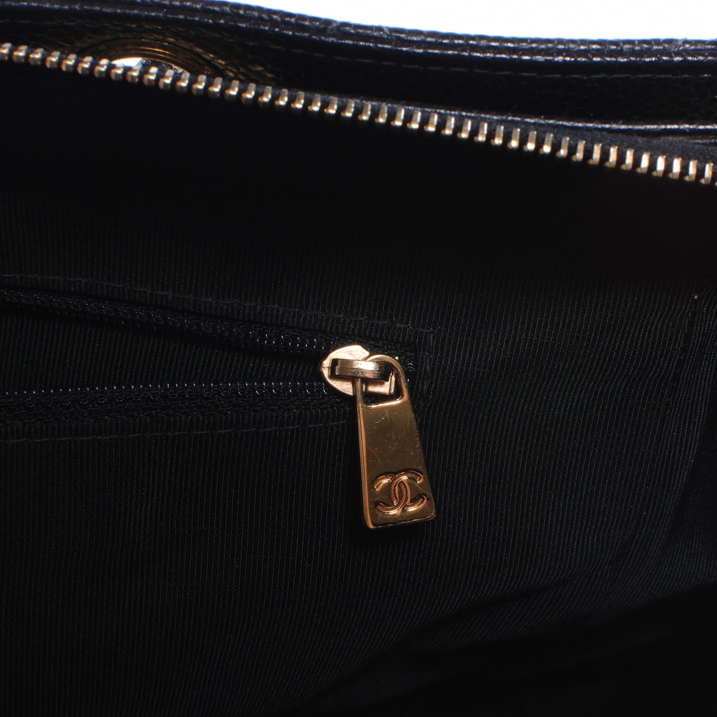 Caviar Quilted CC Shoulder Bag Black