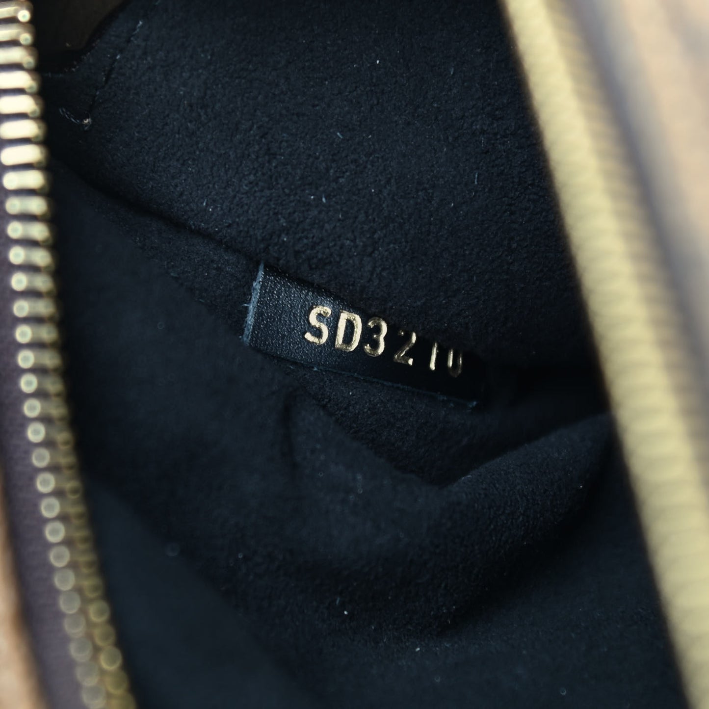Reverse Monogram Pochette Metis