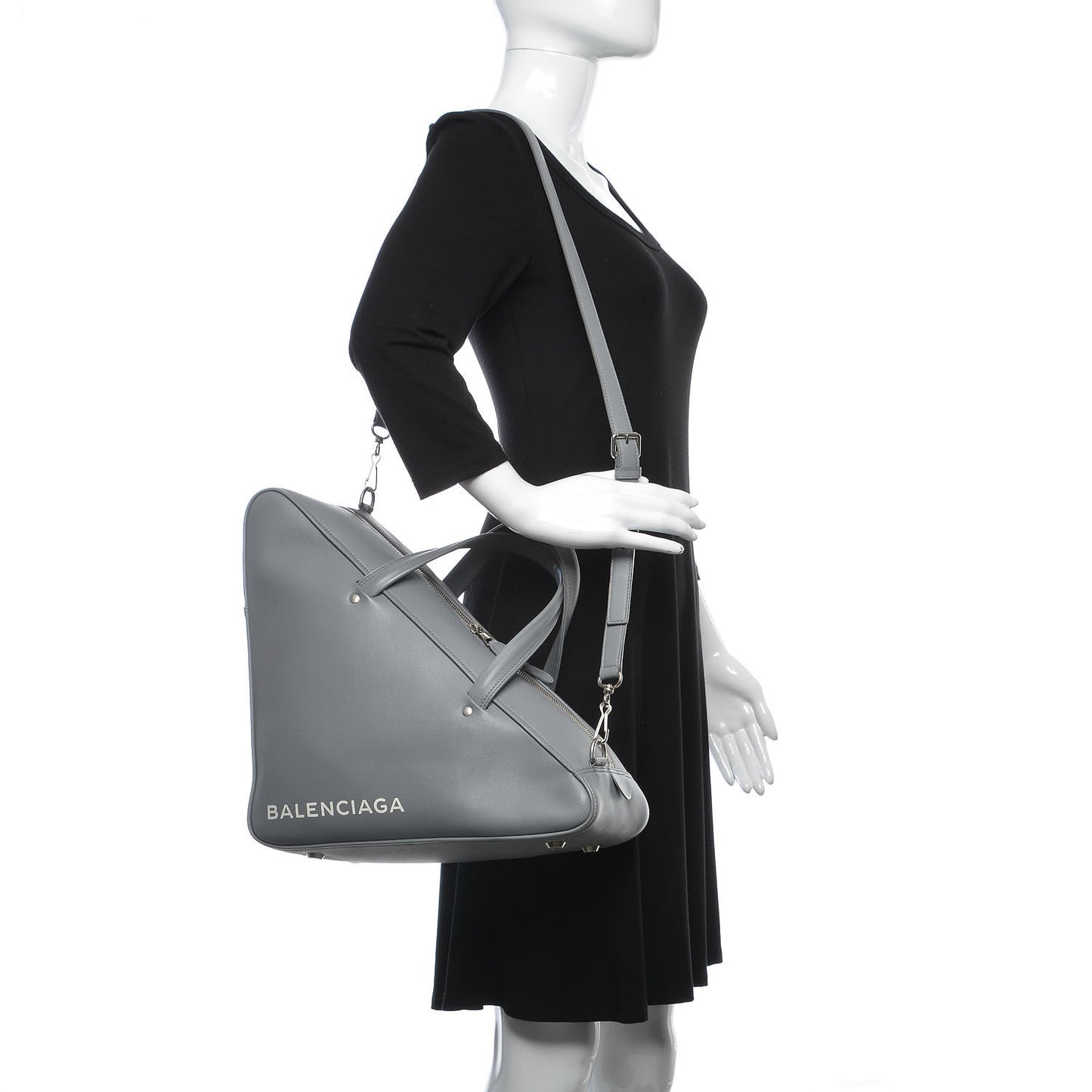 Calfskin M Triangle Duffle Gris Beton