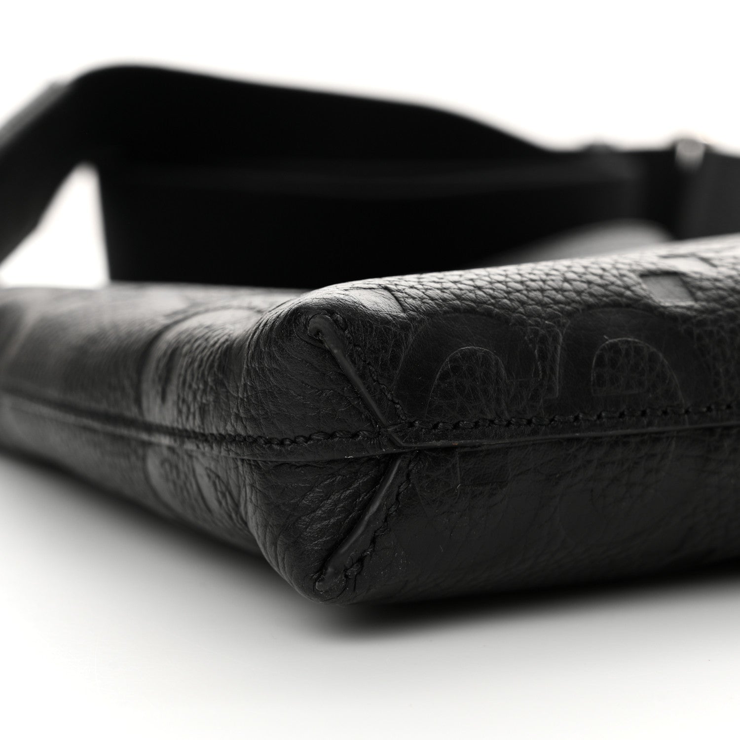 Gucci Piuma Calfskin Jumbo GG Embossed Medium Wristlet Messenger Bag Black 9 of 10