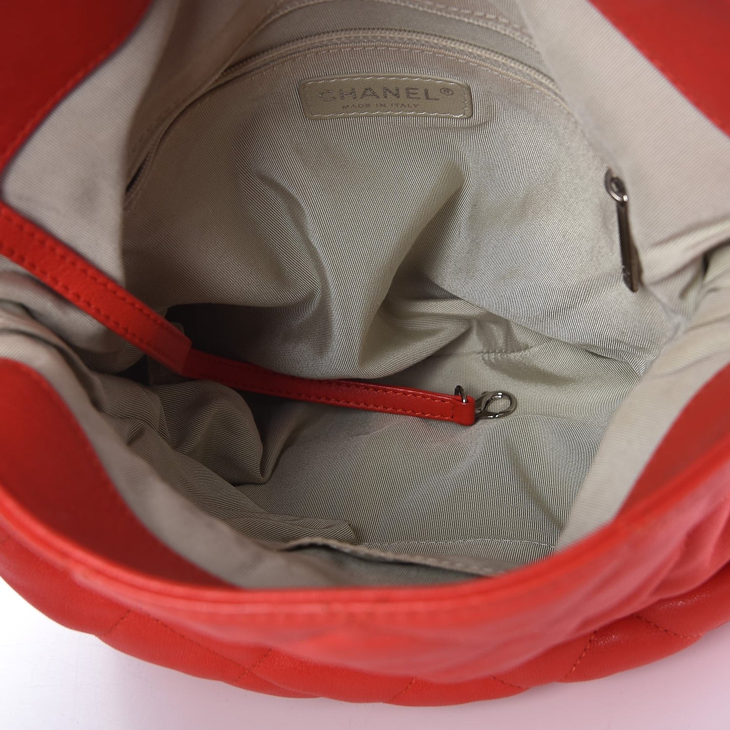 Washed Lambskin Chain Around Hobo Red