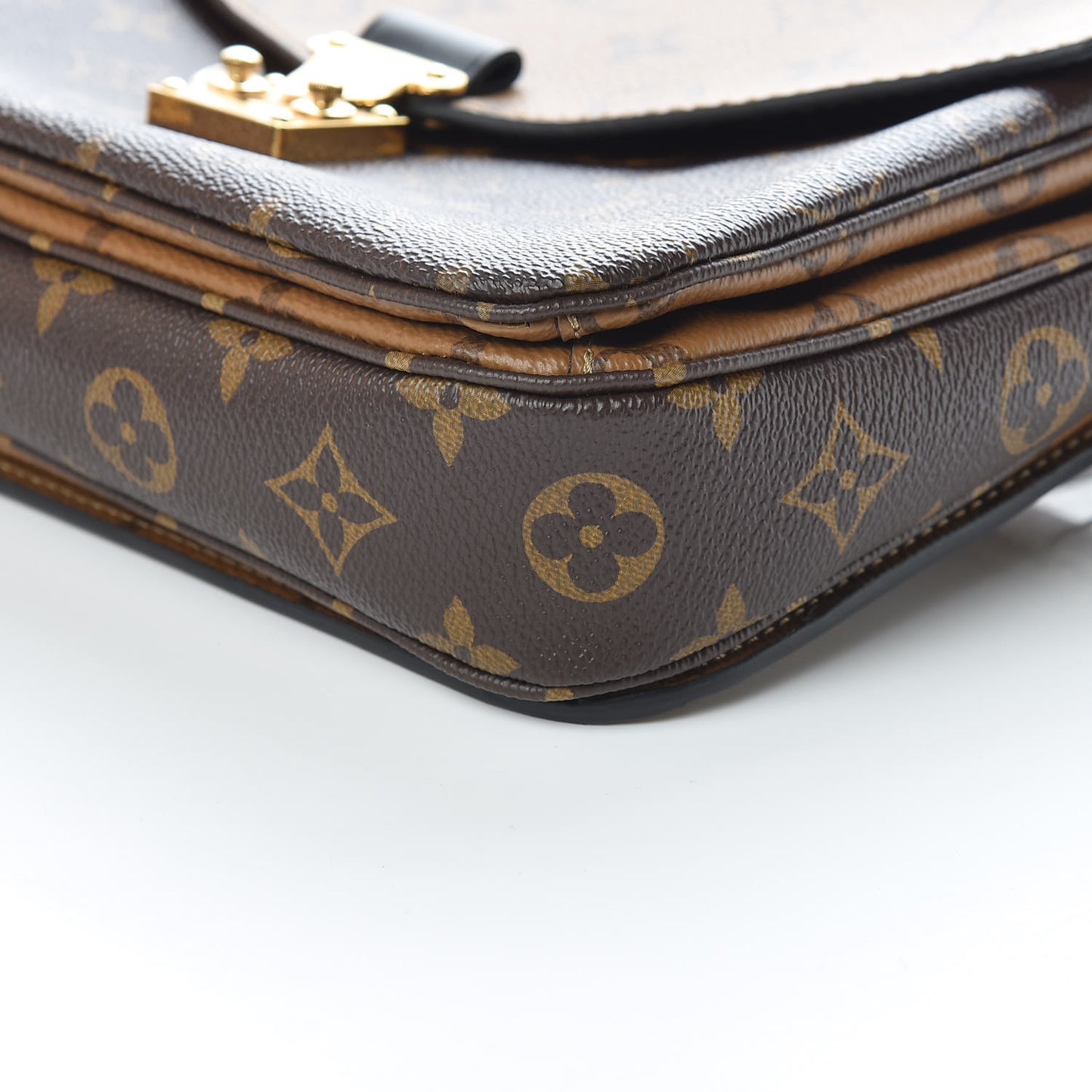 Reverse Monogram Pochette Metis