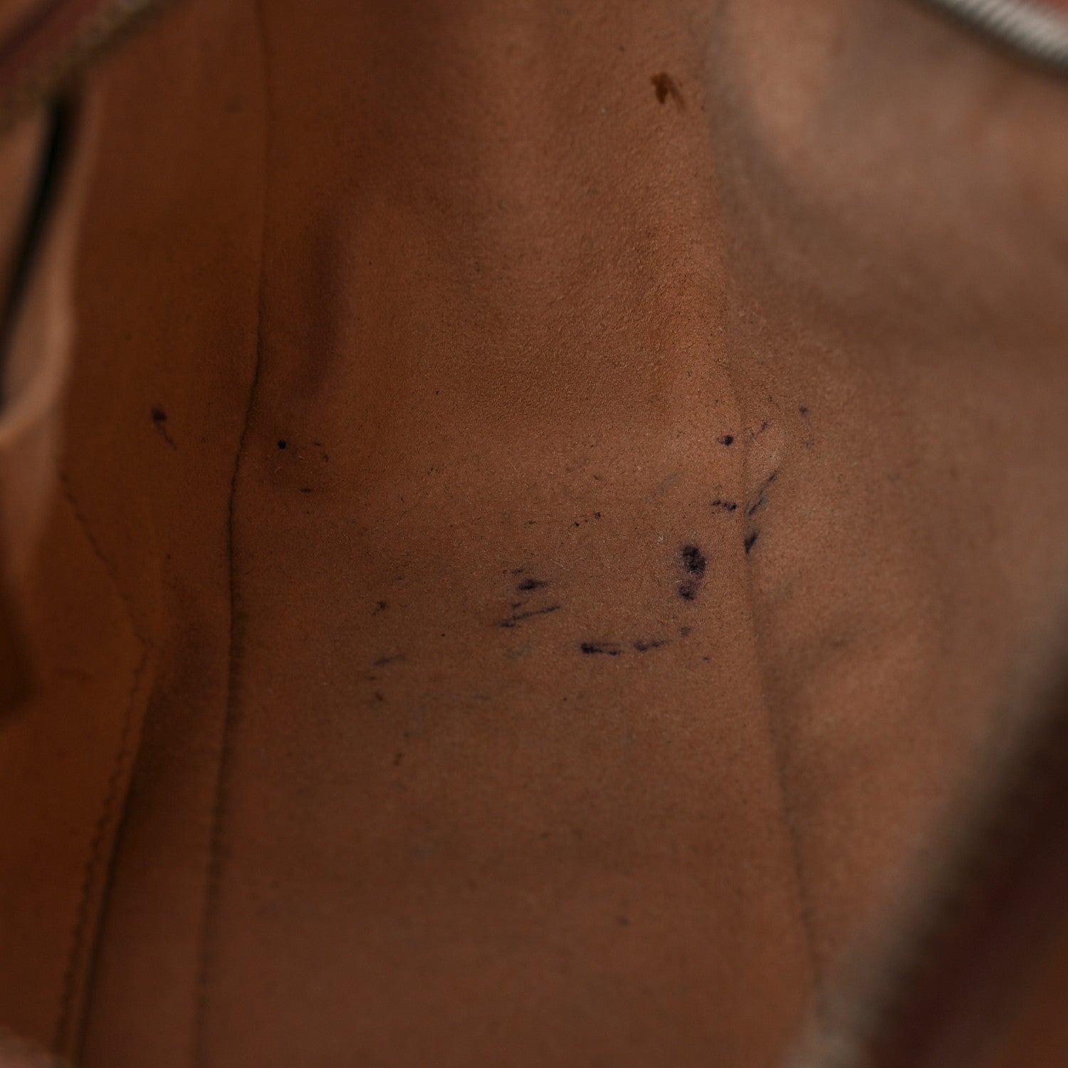 Gucci Glazed Calfskin Matelasse Diagonal Small GG Marmont Chain Shoulder Bag Cuir 12 of 14