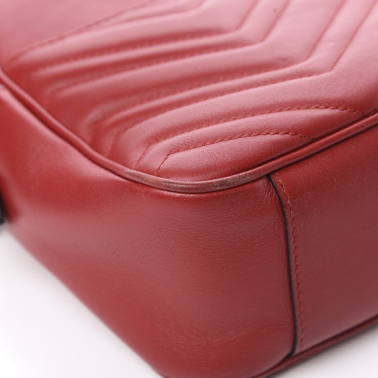 Calfskin Matelasse Medium GG Marmont Chain Shoulder Bag Hibiscus Red