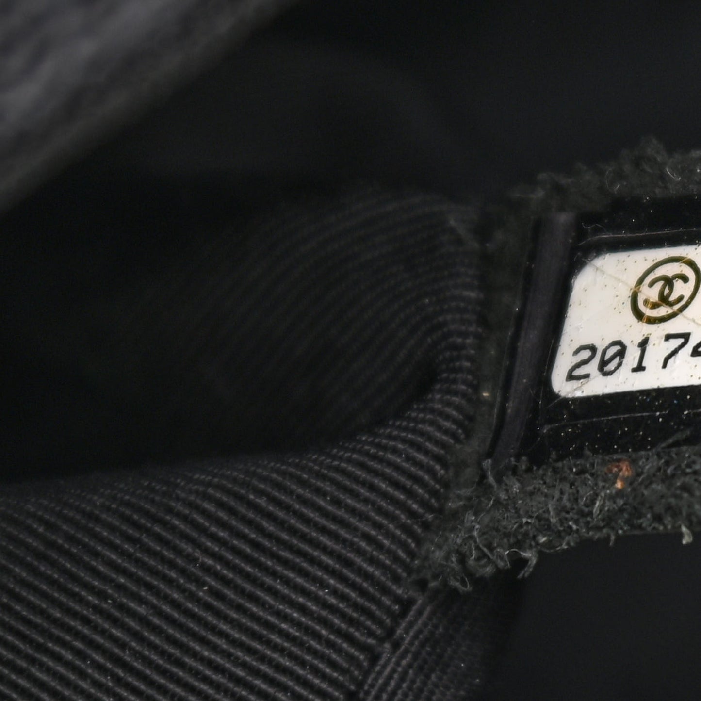 Caviar Quilted New Medium Boy Flap Black