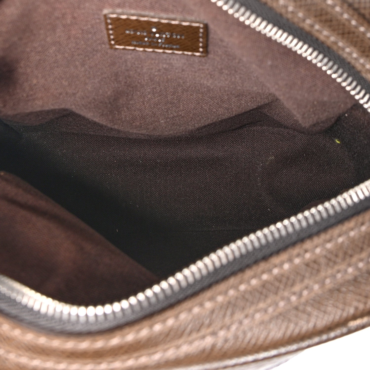 Louis Vuitton Taiga Dimitri Grizzli 5 of 11
