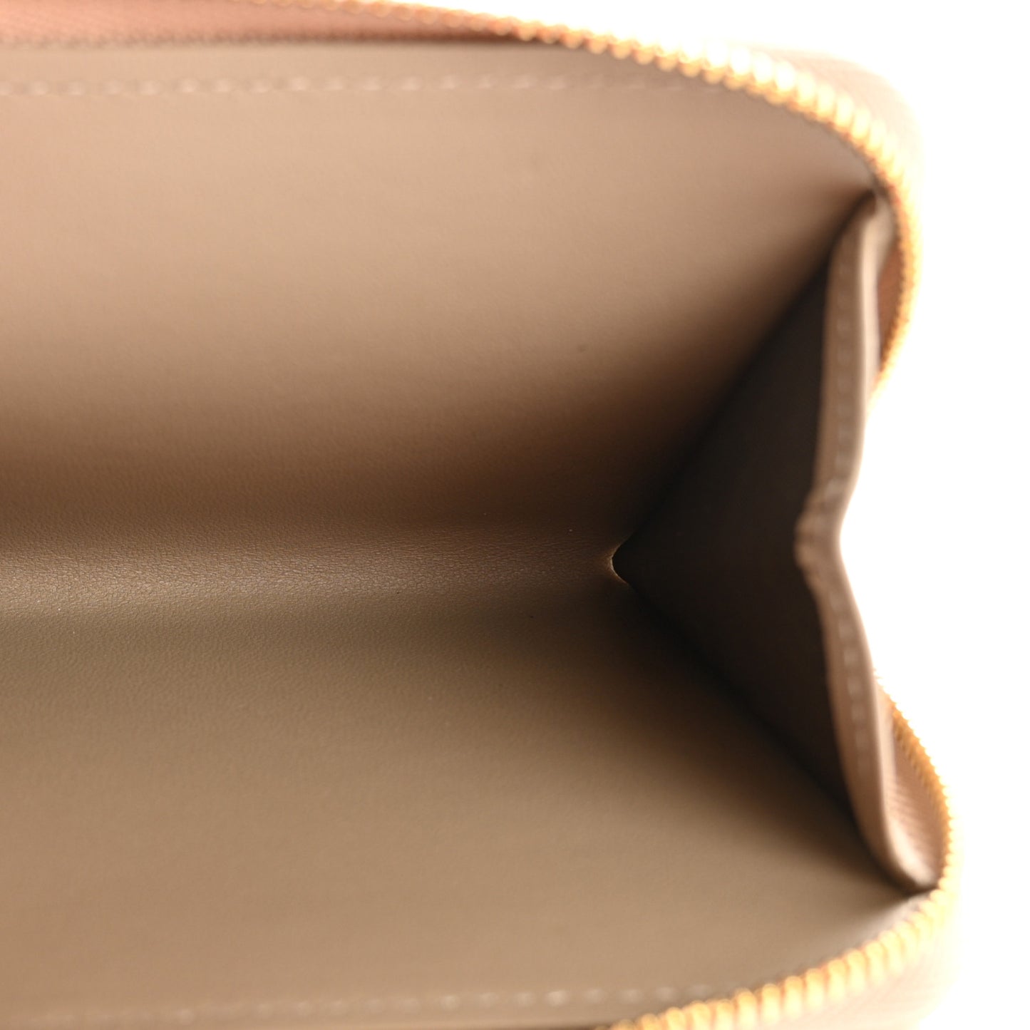 Grained Calfskin Supple Cannage Caro Scarlet Zipped Wallet Sand