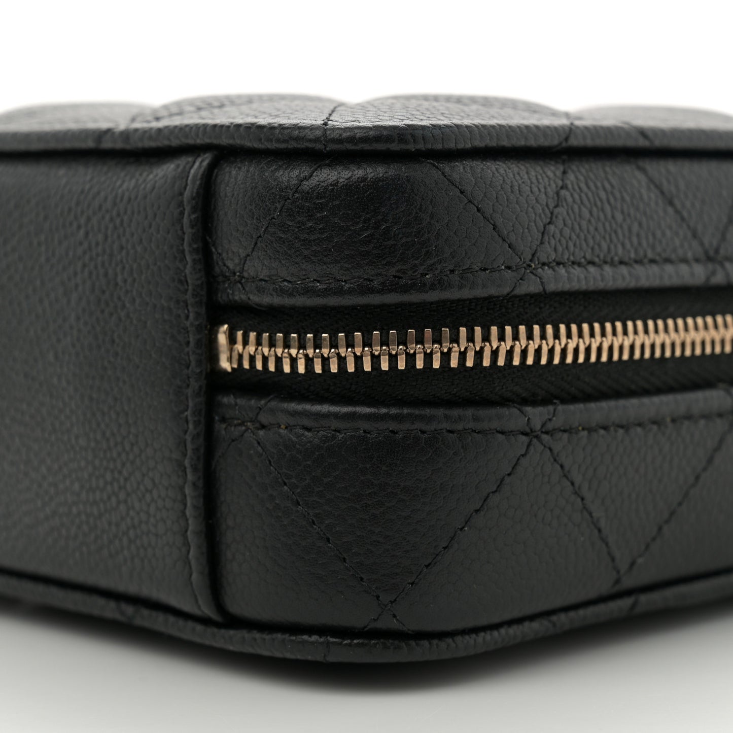 Caviar Quilted CC North South Vanity Case Black