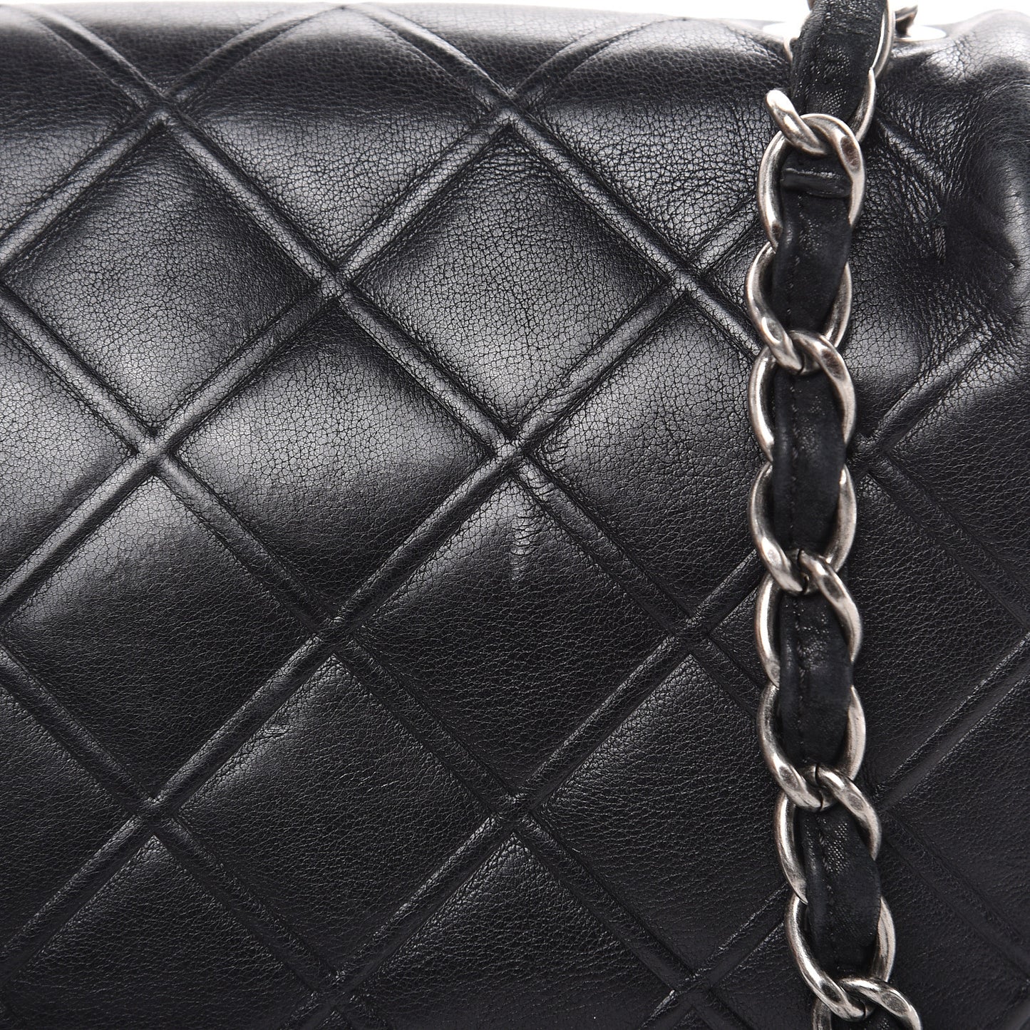 Calfskin Diamond Embossed New Chic Flap Black