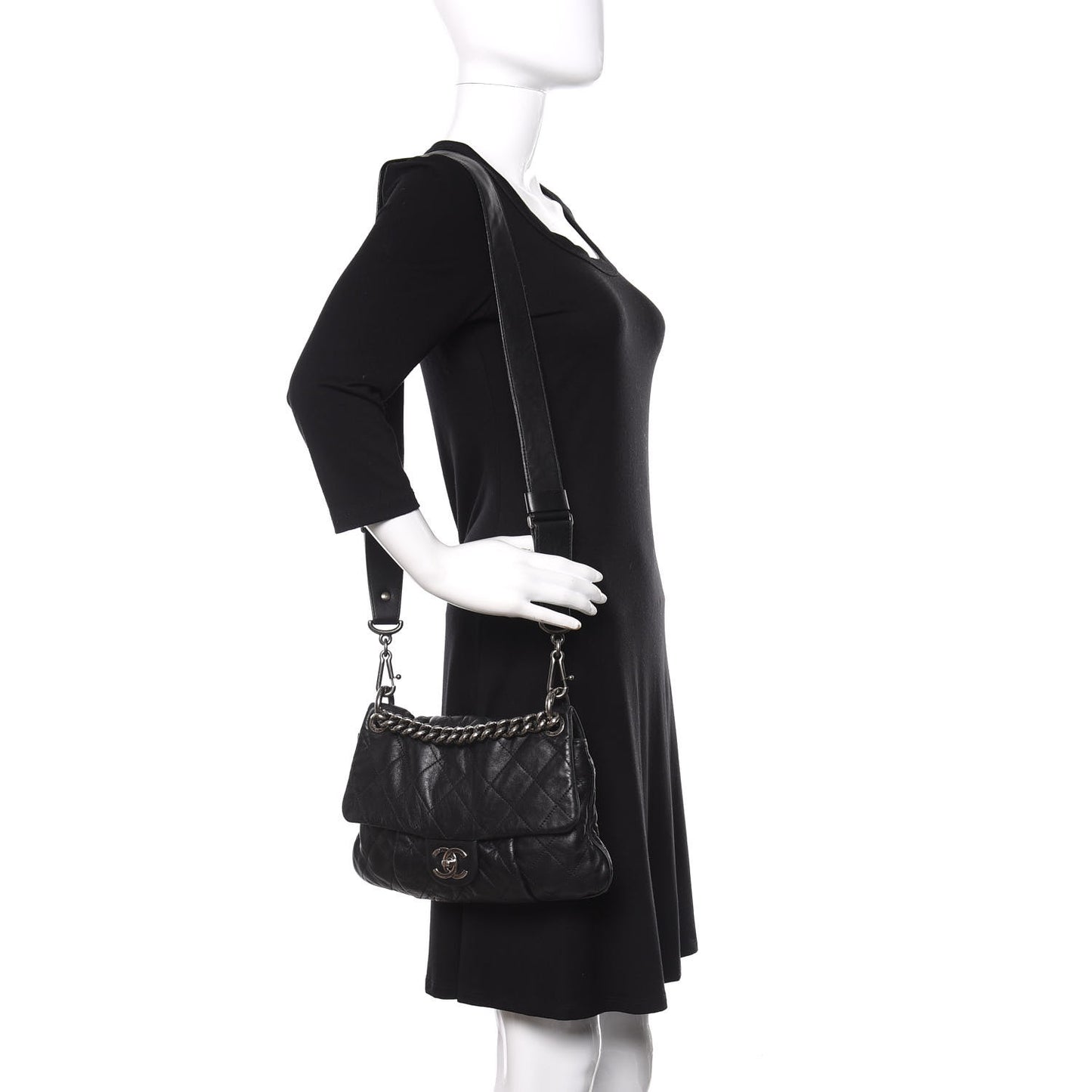 Calfskin Coco Pleats Messenger Flap Black