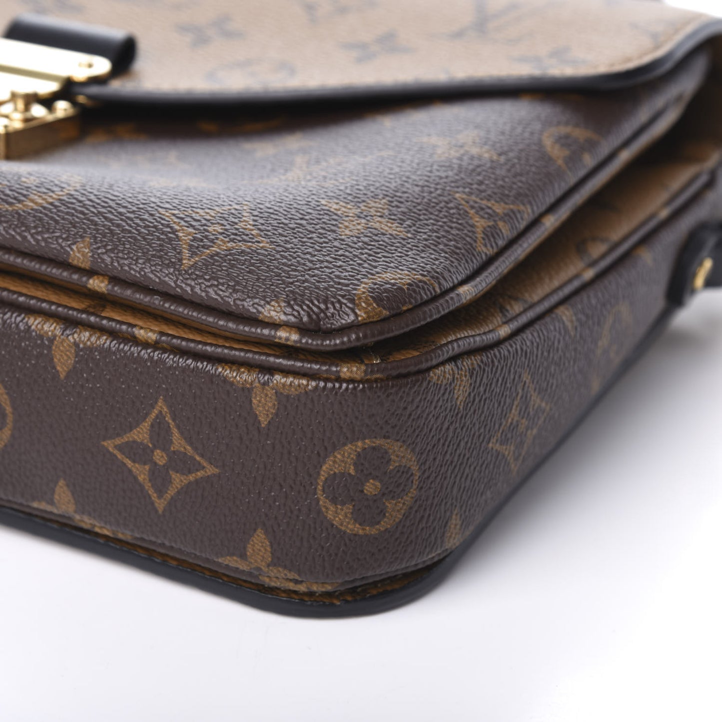 Reverse Monogram Pochette Metis