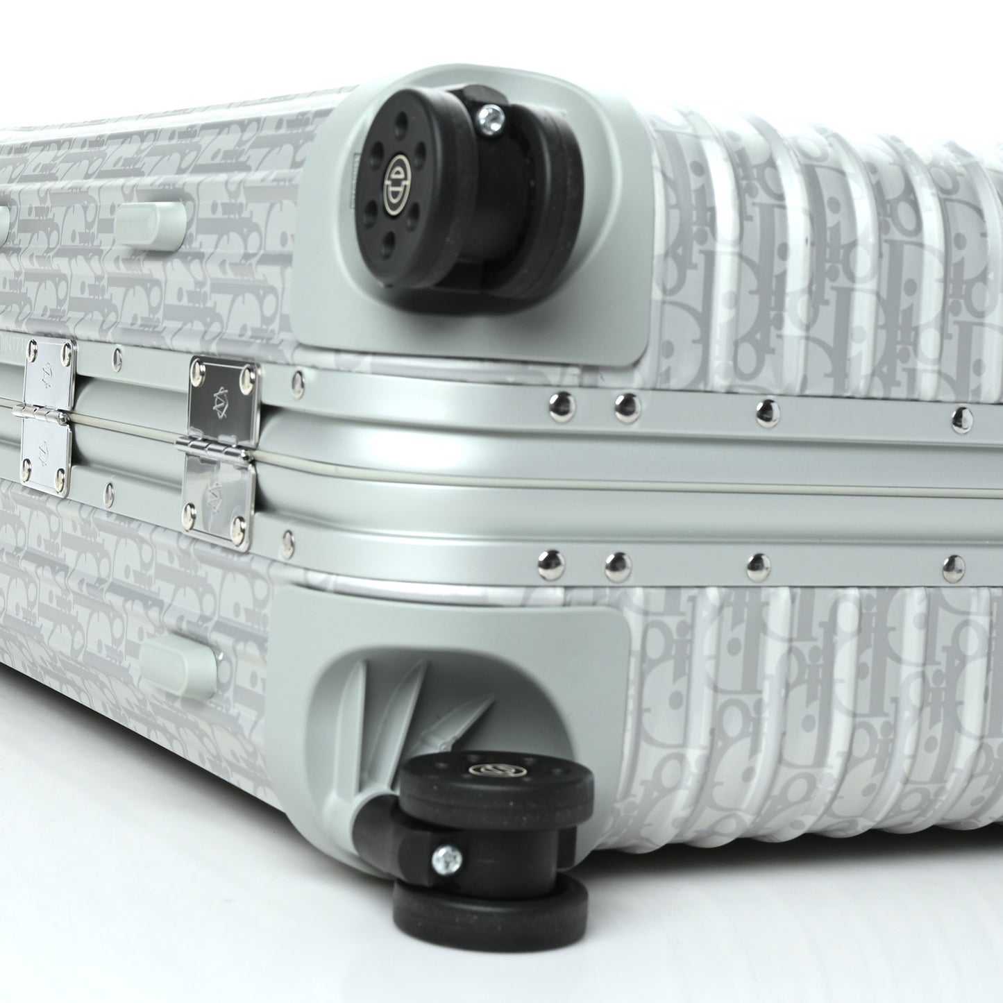 X RIMOWA Aluminum Gradient Cabin Luggage Silver