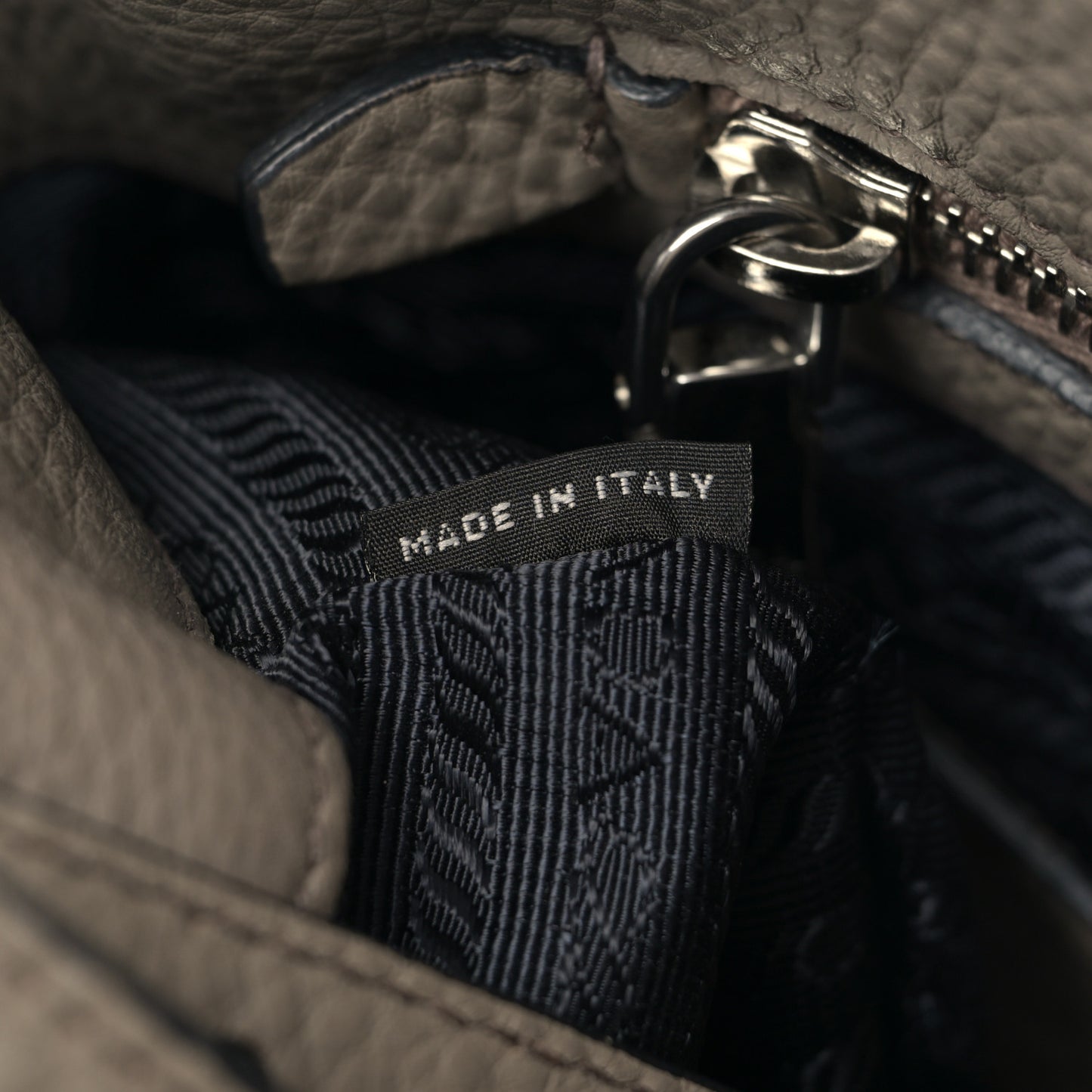 Vitello Daino Side Pocket Tote Argilla
