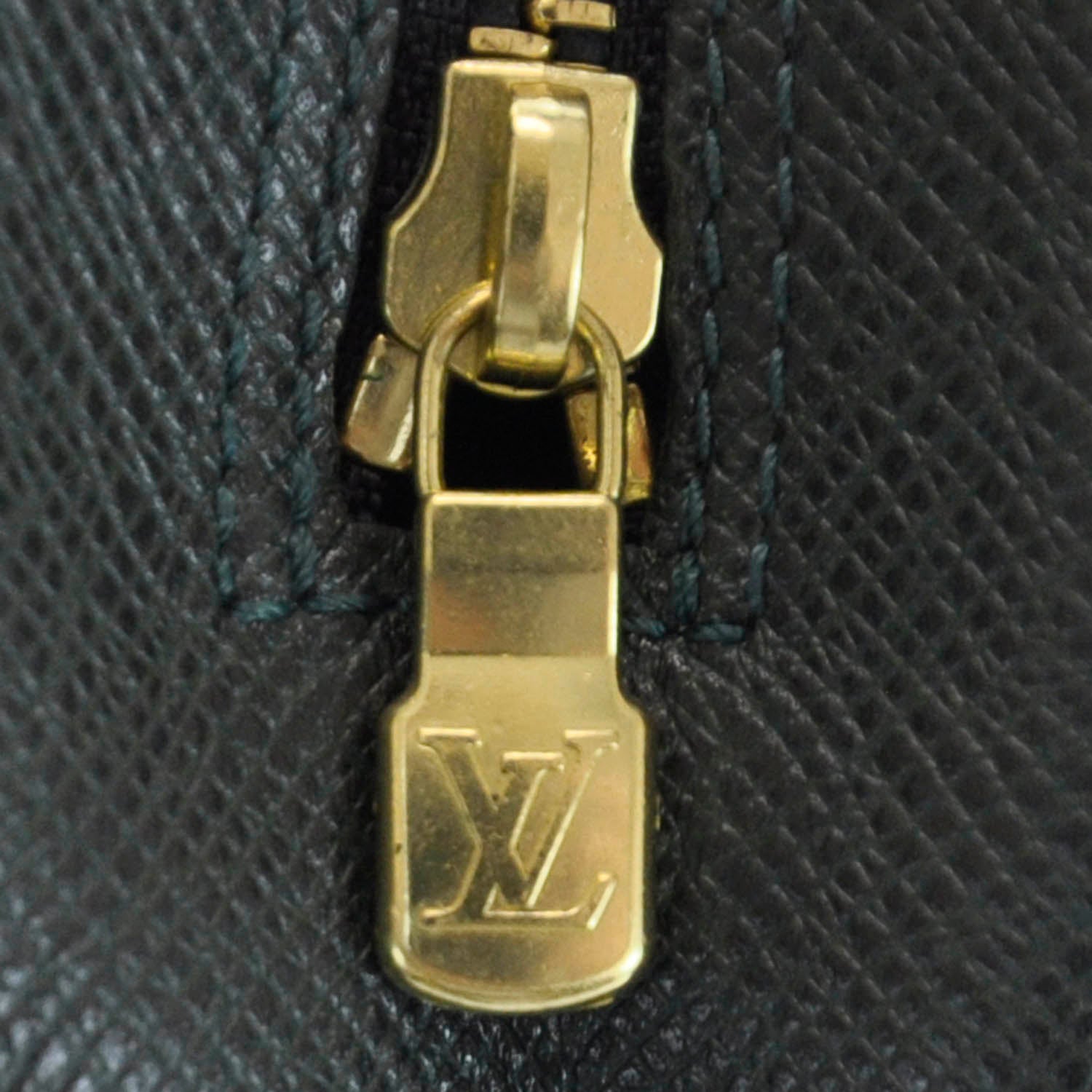 Louis Vuitton Taiga Toiletry Pouch GM Green 7 of 10