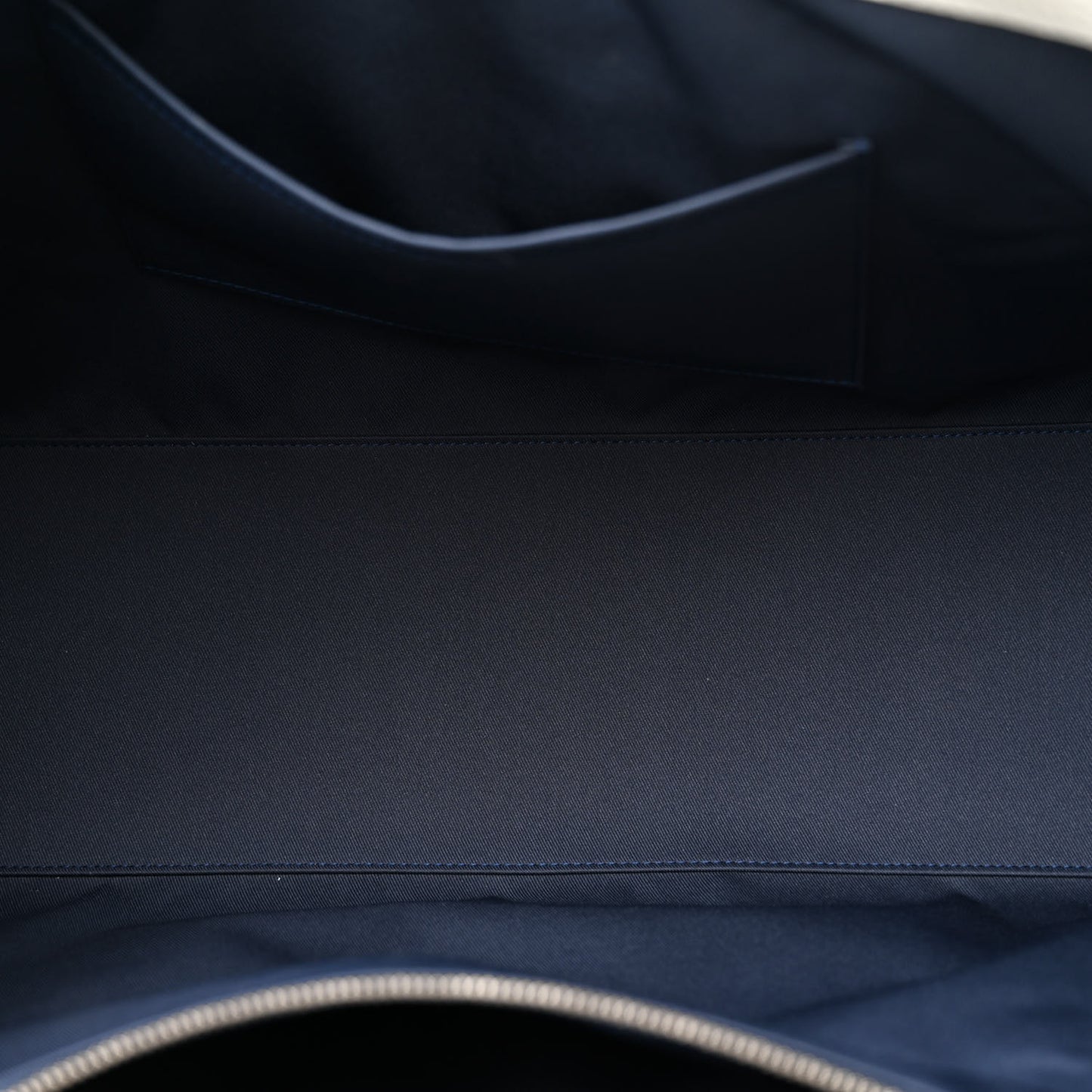 LV X YK Taurillon Sac Plat 24H White